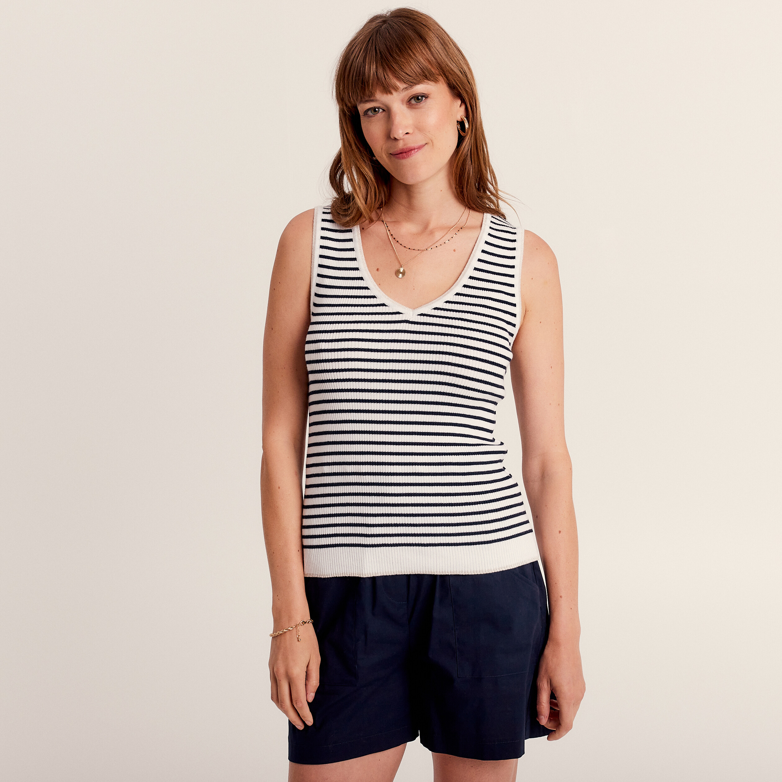 pull debardeur col en v bleu marine femme Pull débardeur col en V bleu marine femme