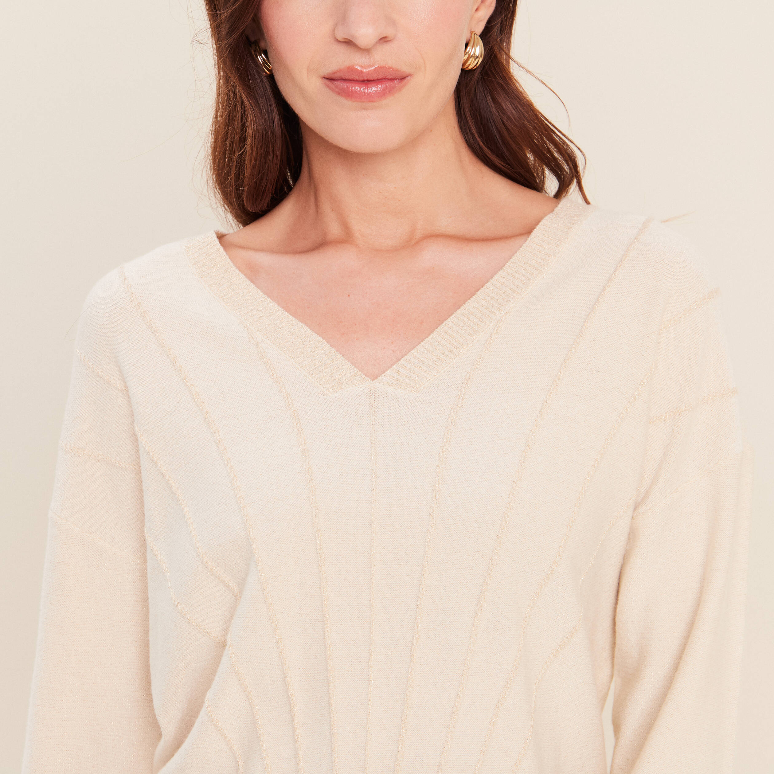 Pull ajust&eacute; col v manches longues couleur or femme