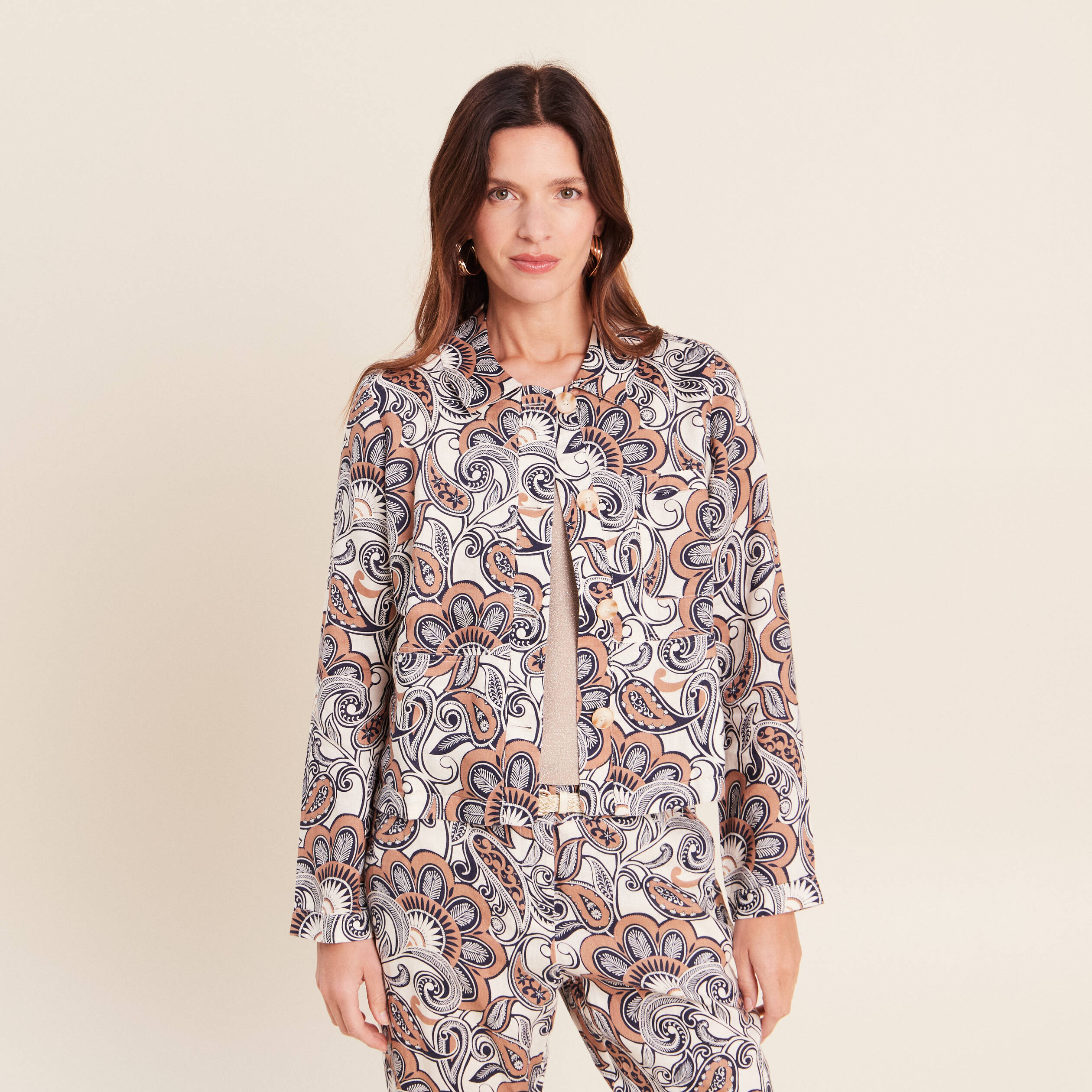 Veste courte droite manches longues marron femme