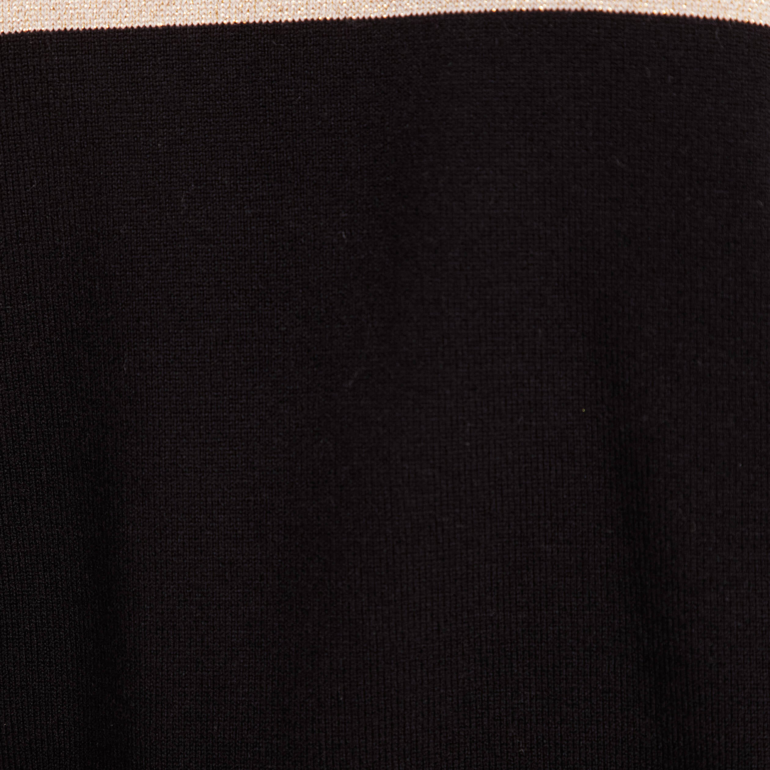 Pull ajust&eacute; col en V noir femme