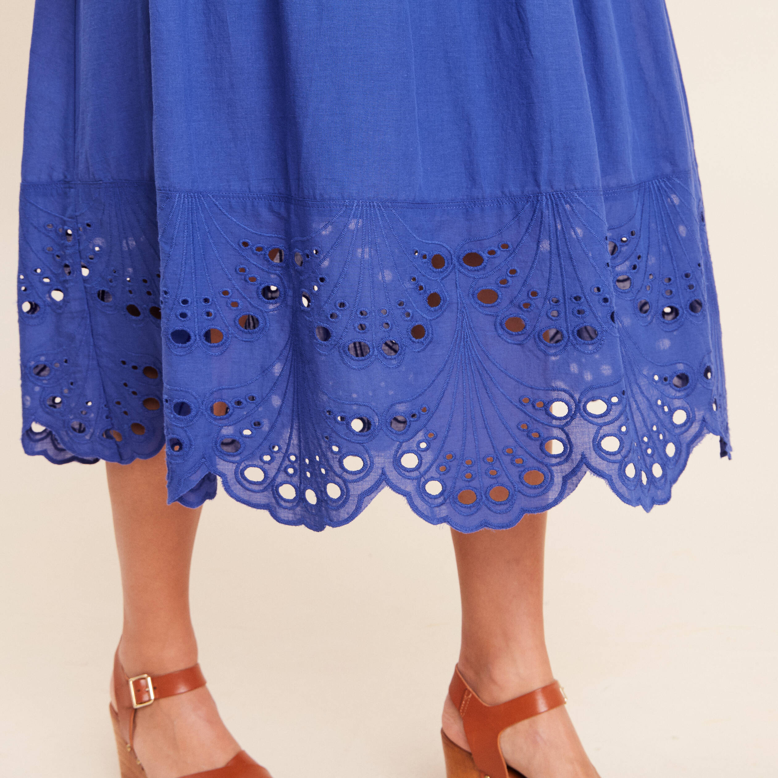 Jupe taille haute doubl&eacute;e avec broderie bleu fonc&eacute; femme