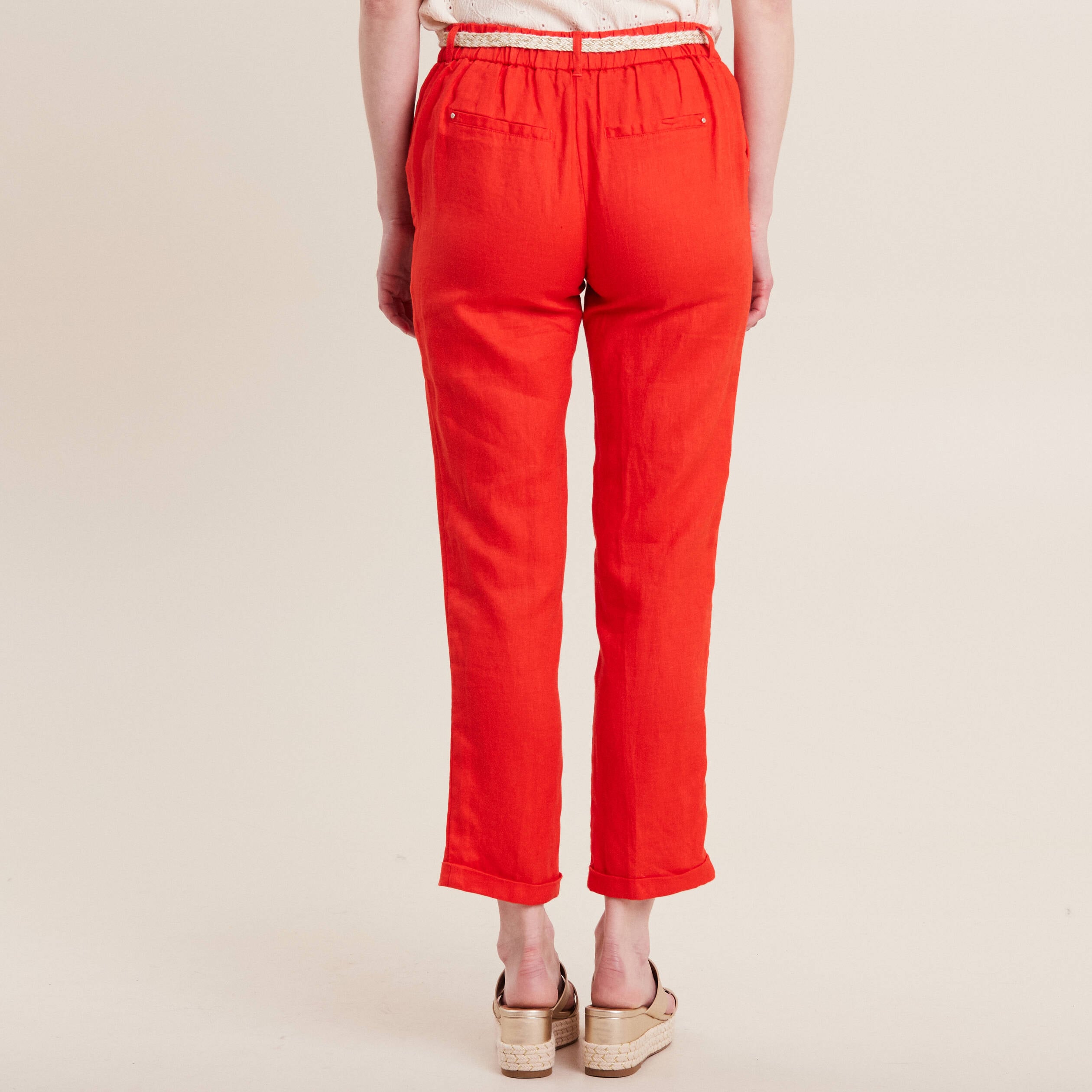 Pantalon coupe chino en lin ceintur&eacute; orange femme
