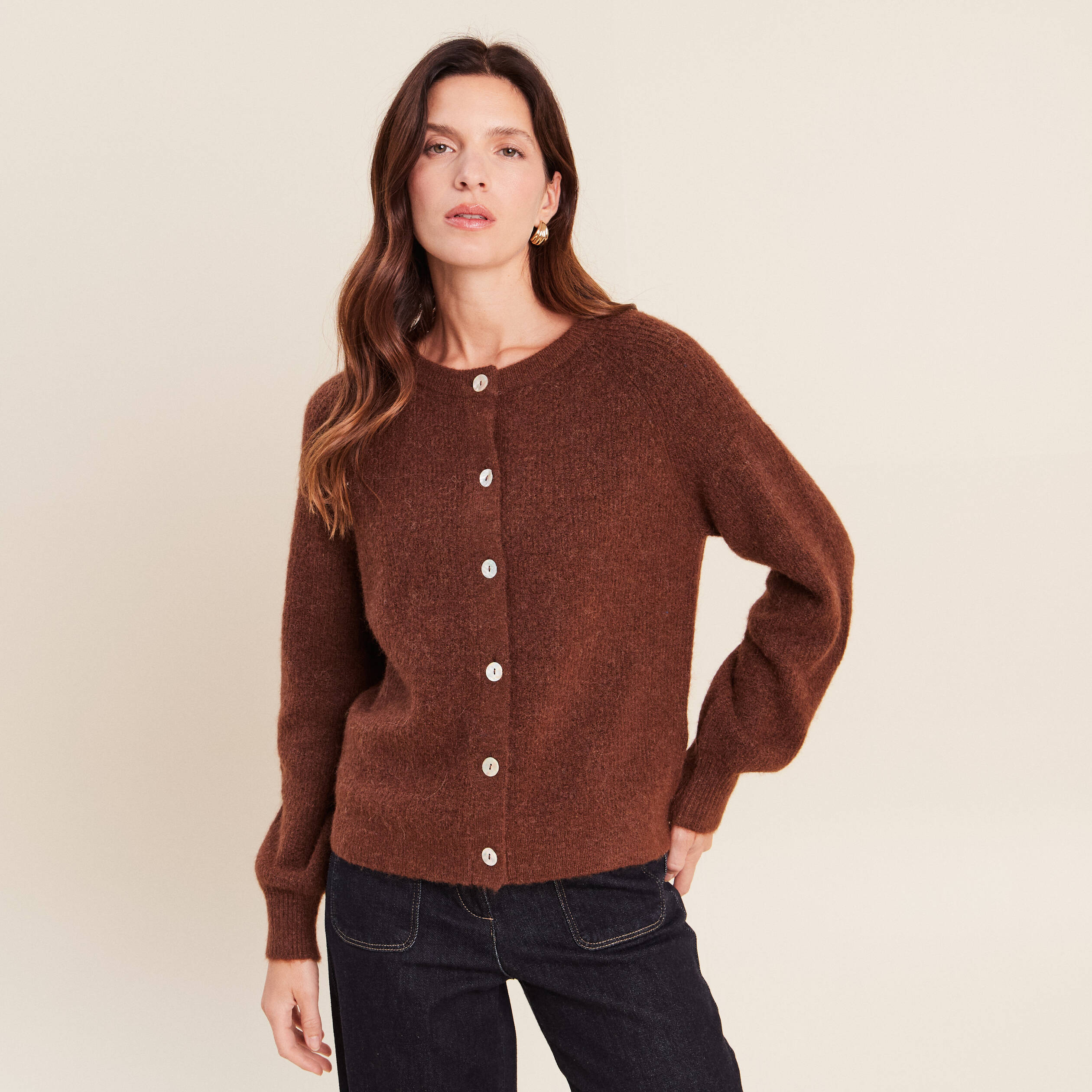 Gilet col rond marron fonc&eacute; femme
