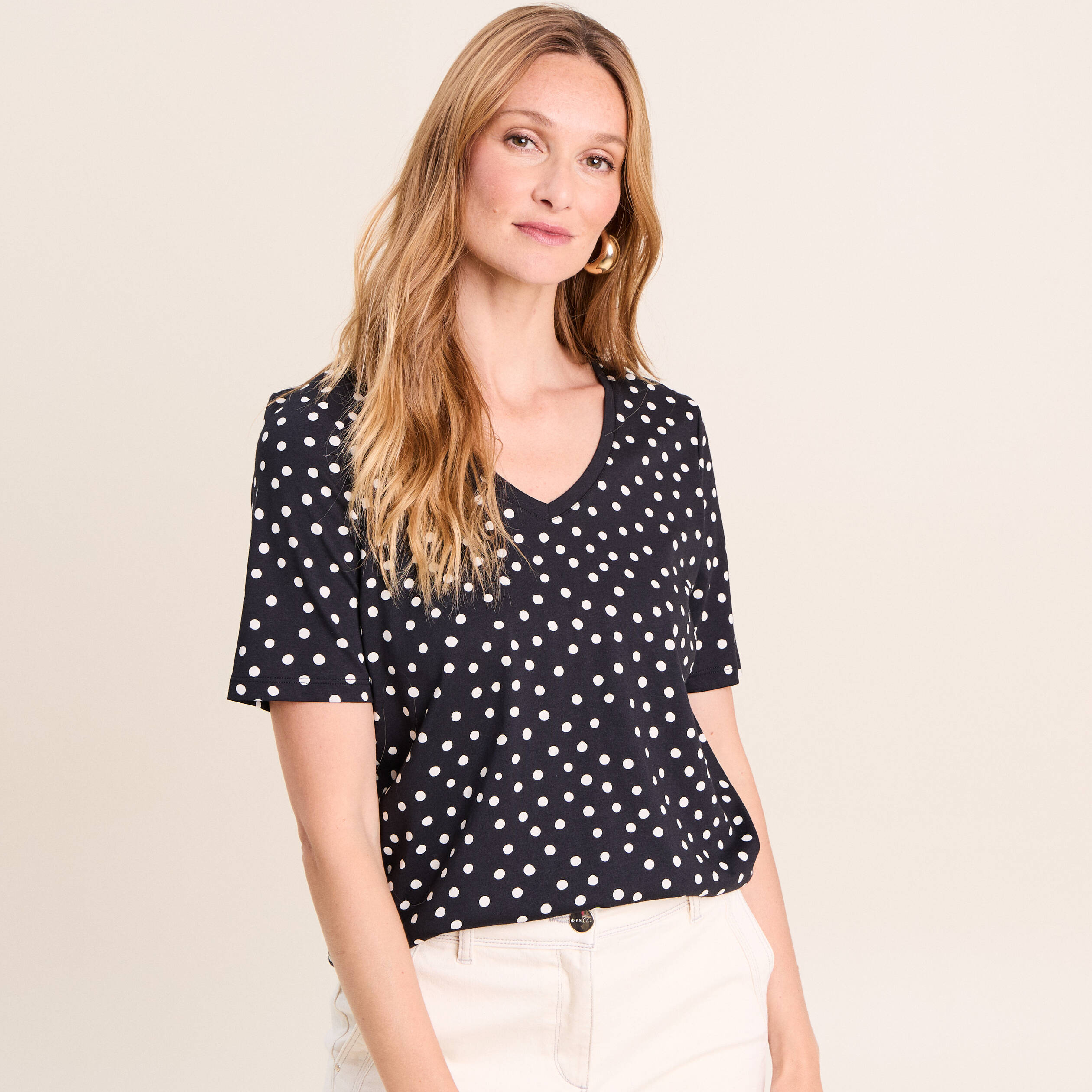 T-shirt droit col v manches courtes noir femme