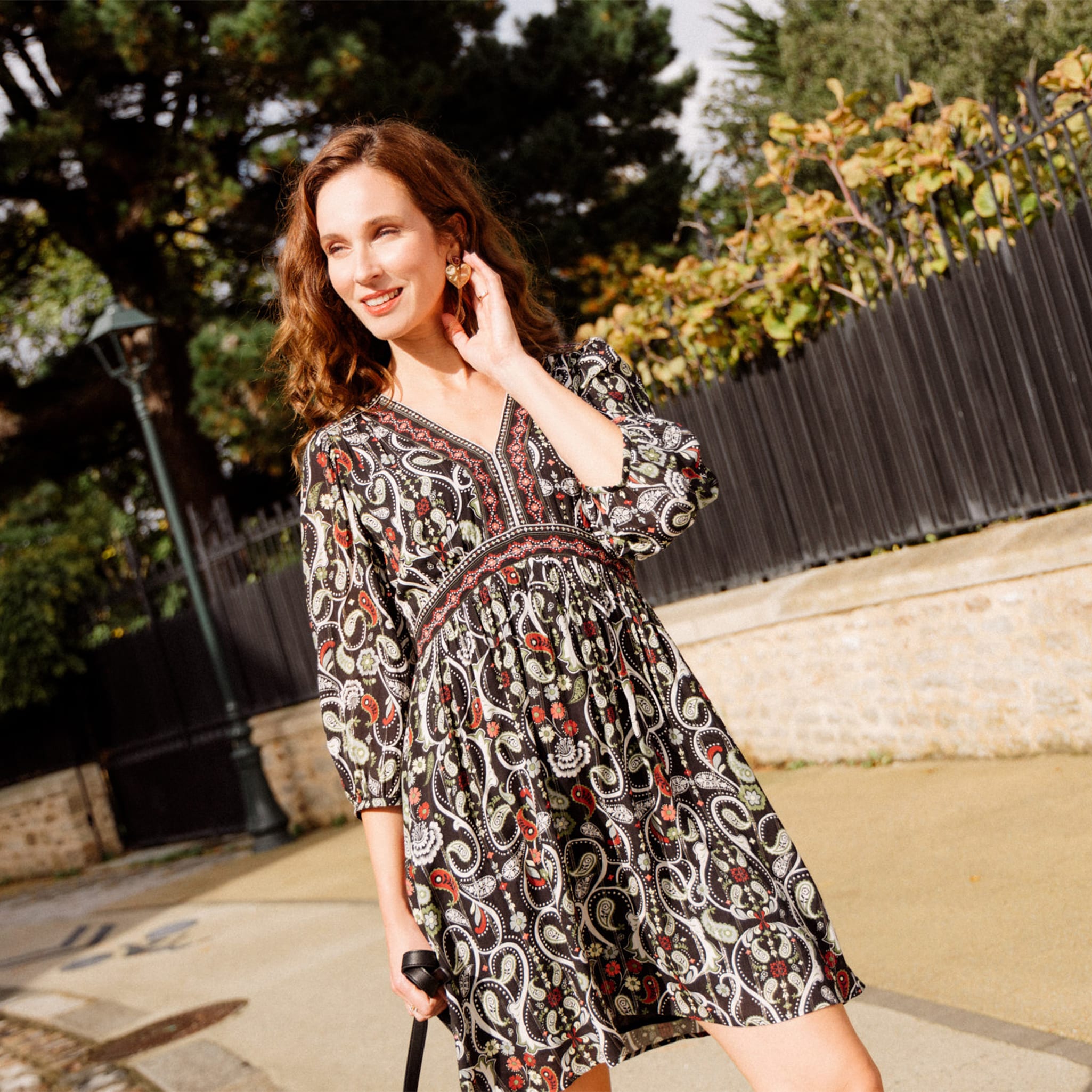 Robe &eacute;vas&eacute;e fluide noir femme