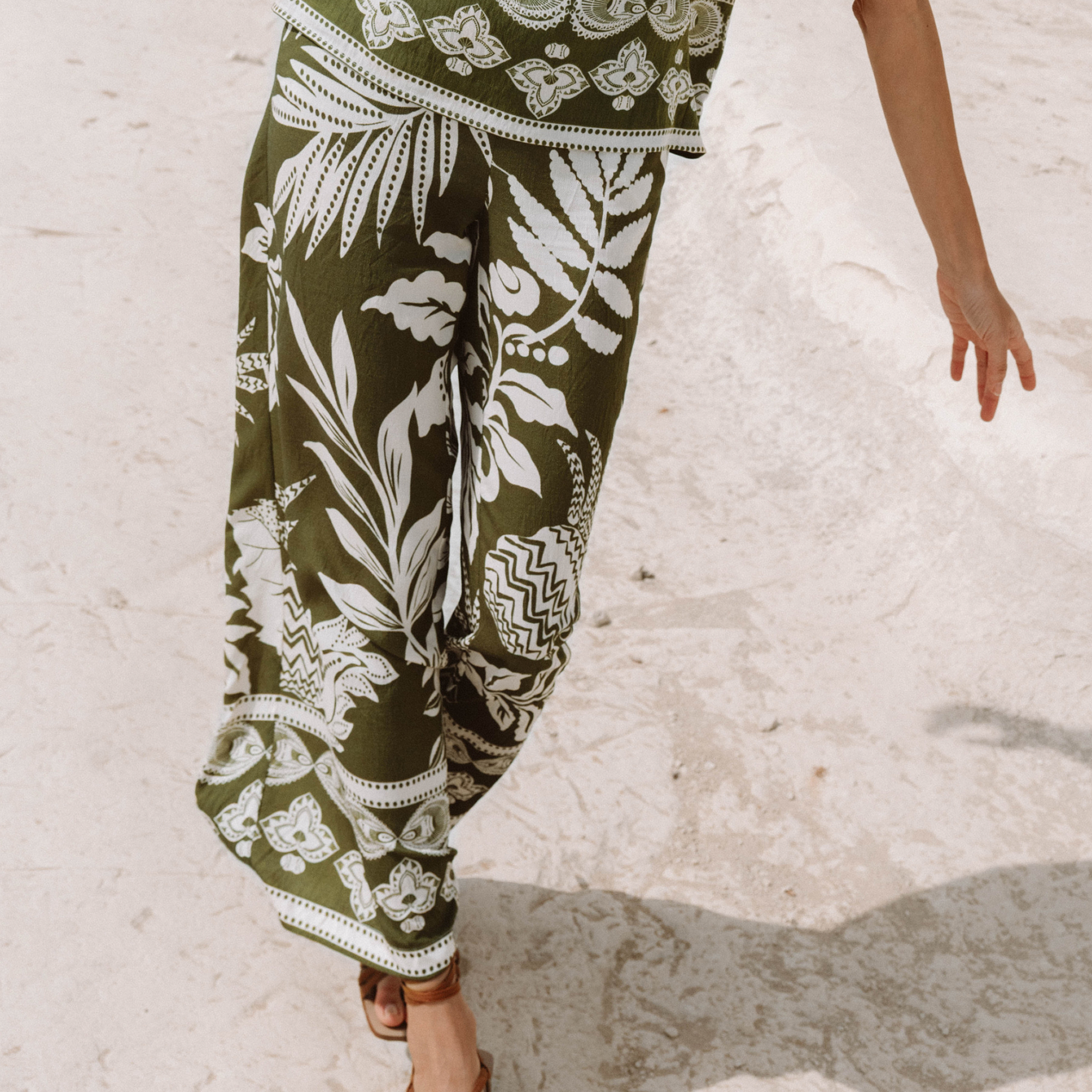Pantalon large 7/8&egrave;me taille haute vert kaki femme