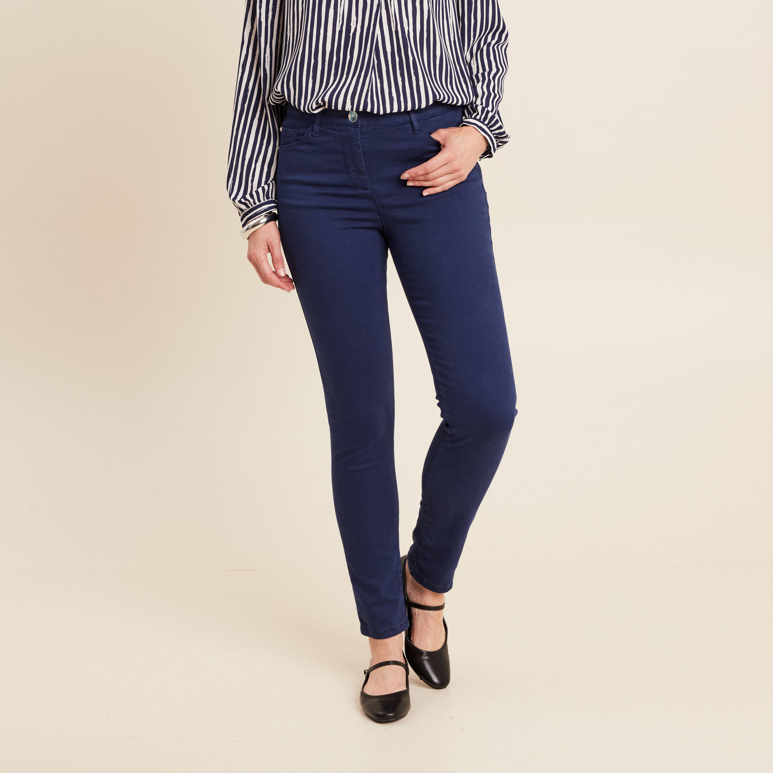 Jean magique L'Unique coupe ajust&eacute;e bleu marine femme