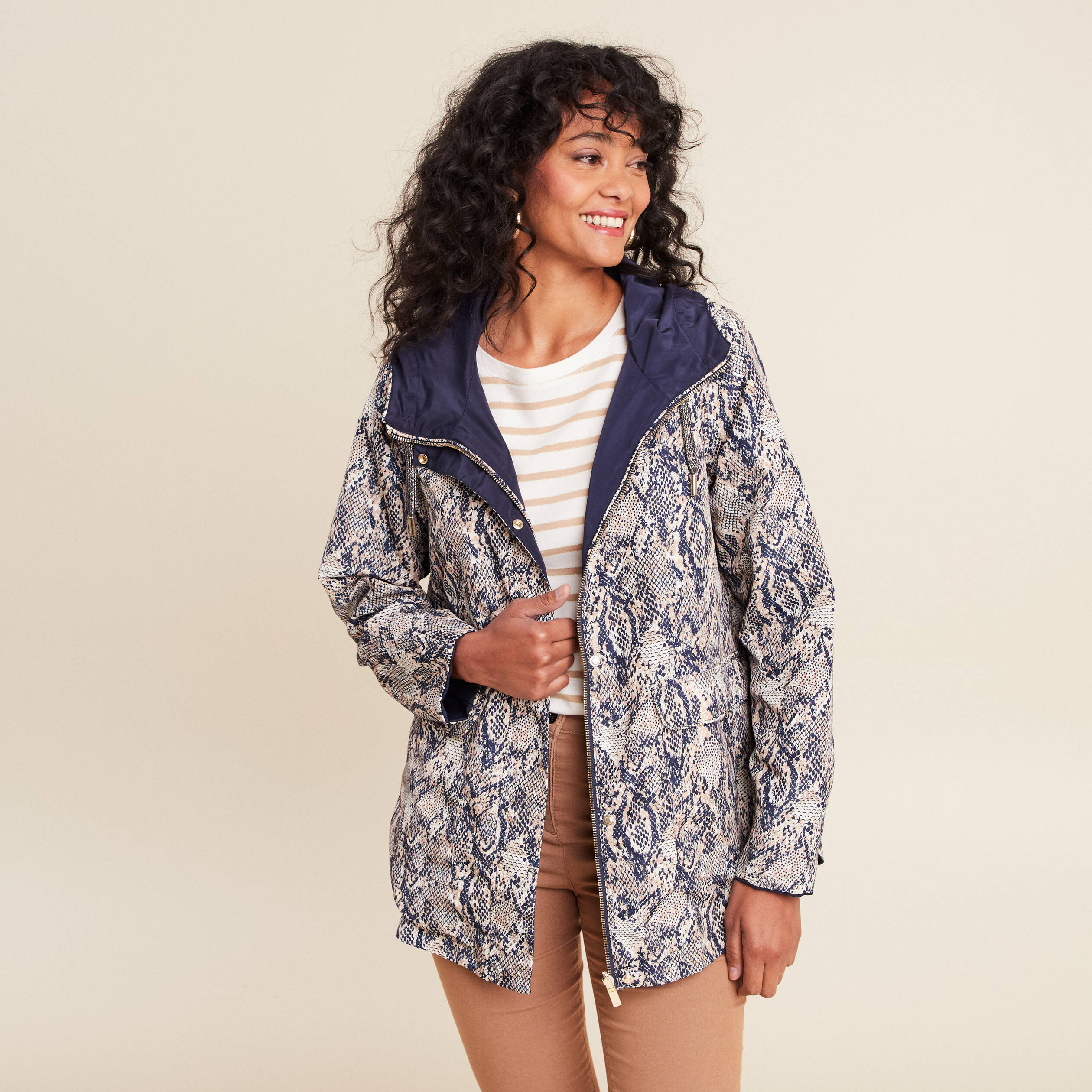 parka cintree reversible a capuche beige femme parka cintrée réversible à capuche beige femme