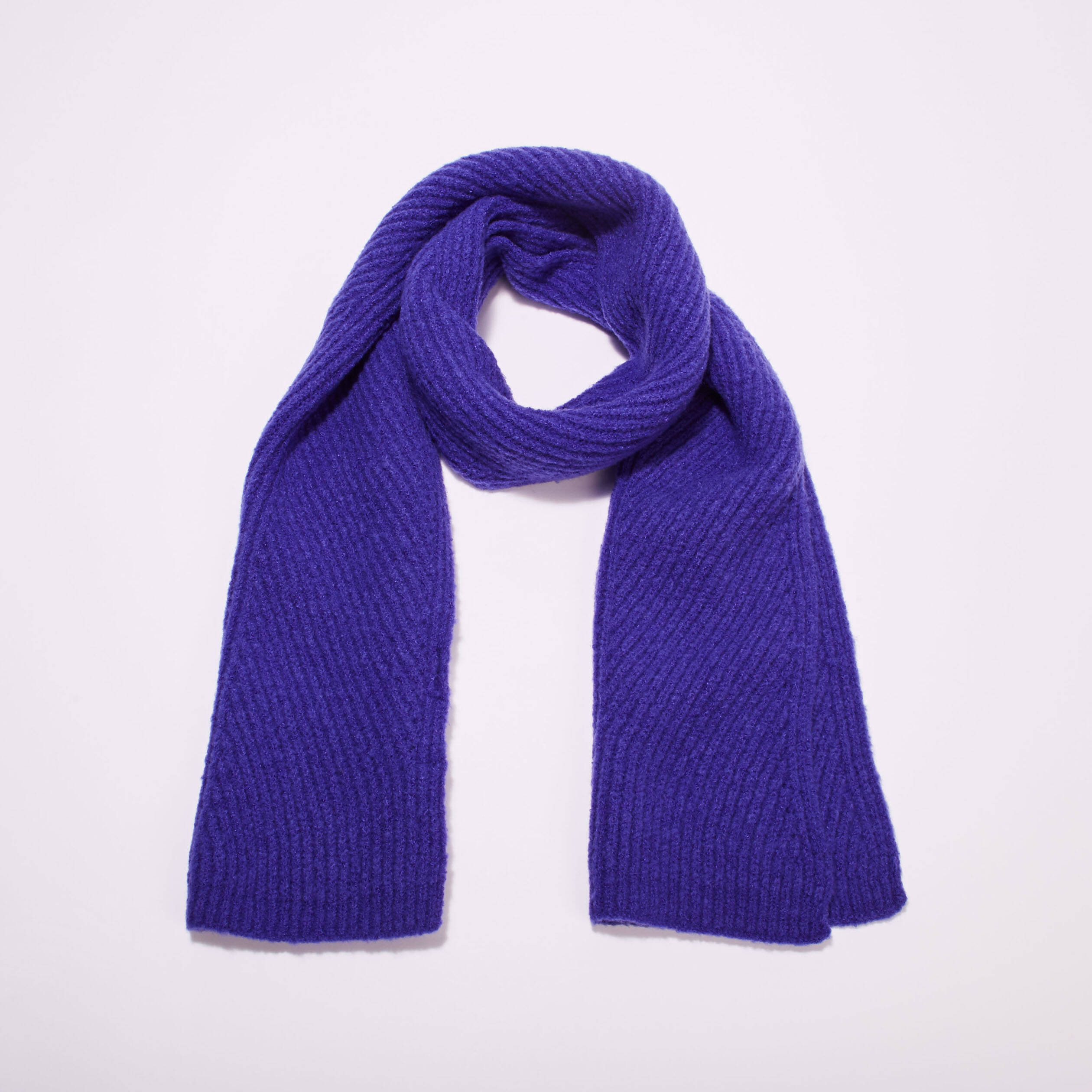 Écharpe tricotée bleu violet femme