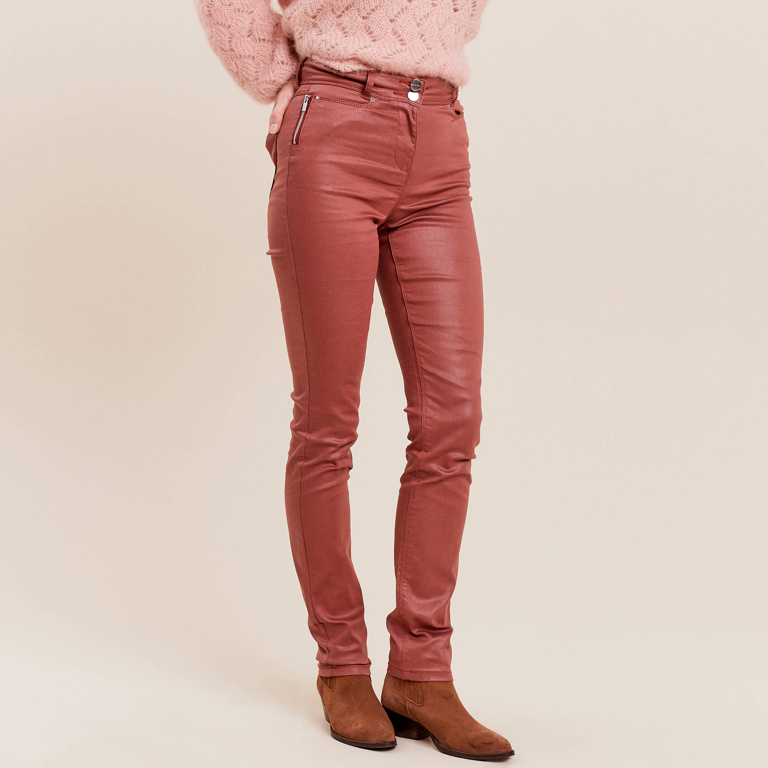 Pantalon ajusté enduit marron cognac femme
