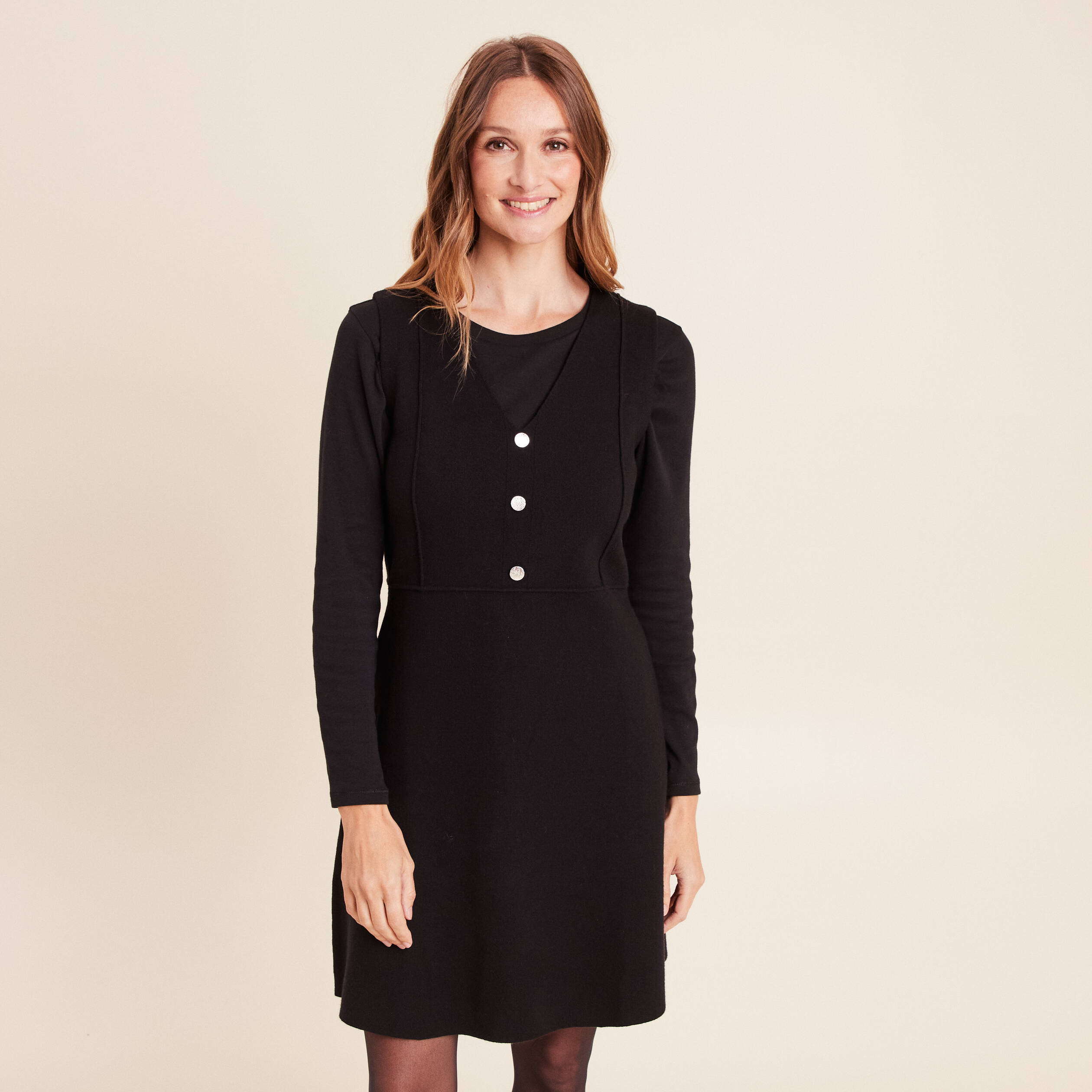 Robe courte &eacute;vas&eacute;e col v sans manches noir femme
