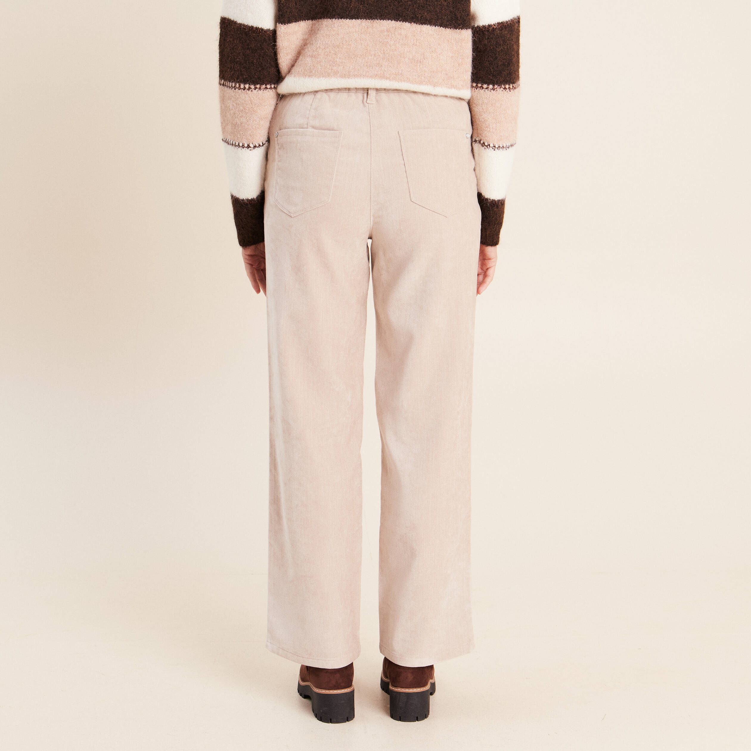 Jean taille haute en velours sable femme