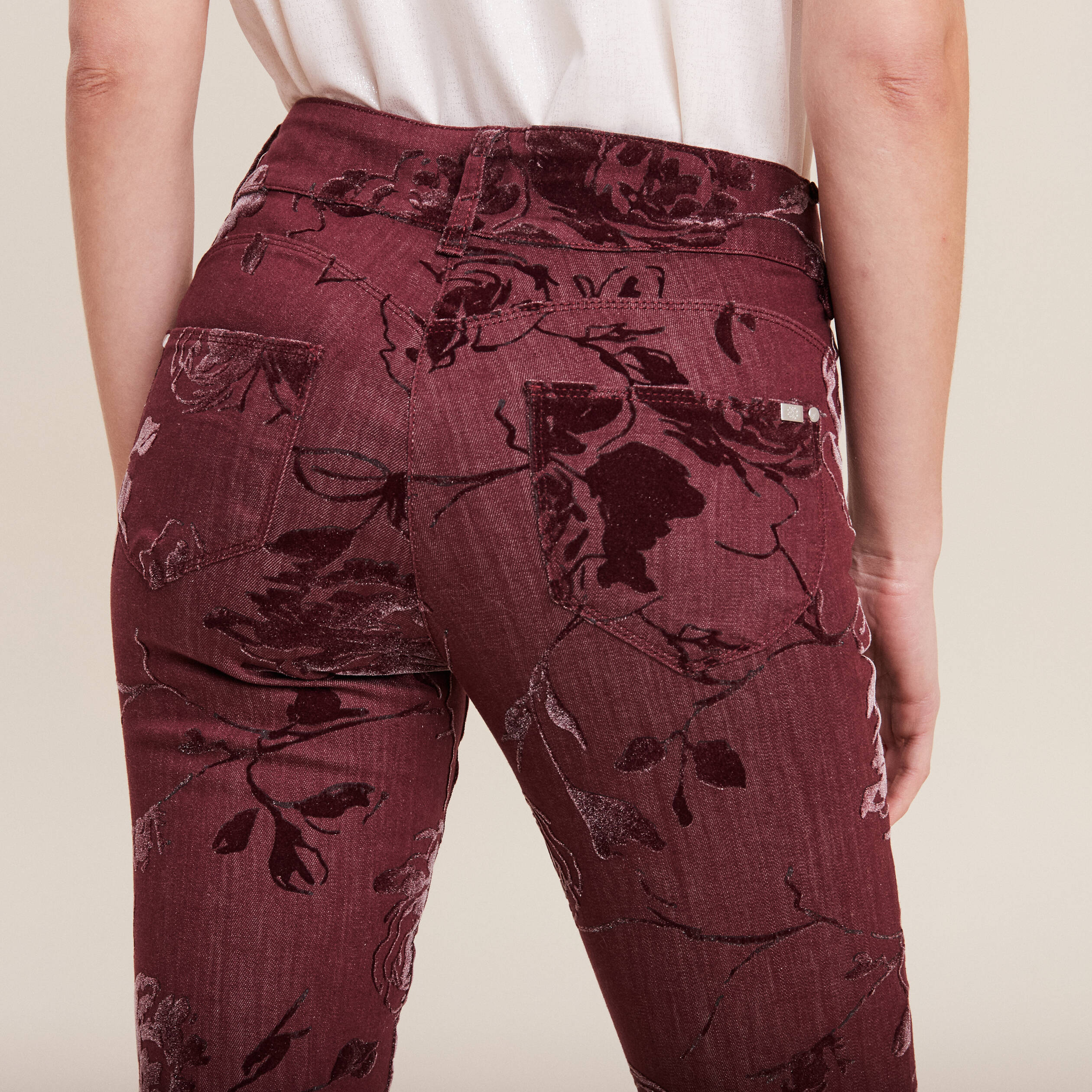 Jean ajusté taille standard bordeaux femme