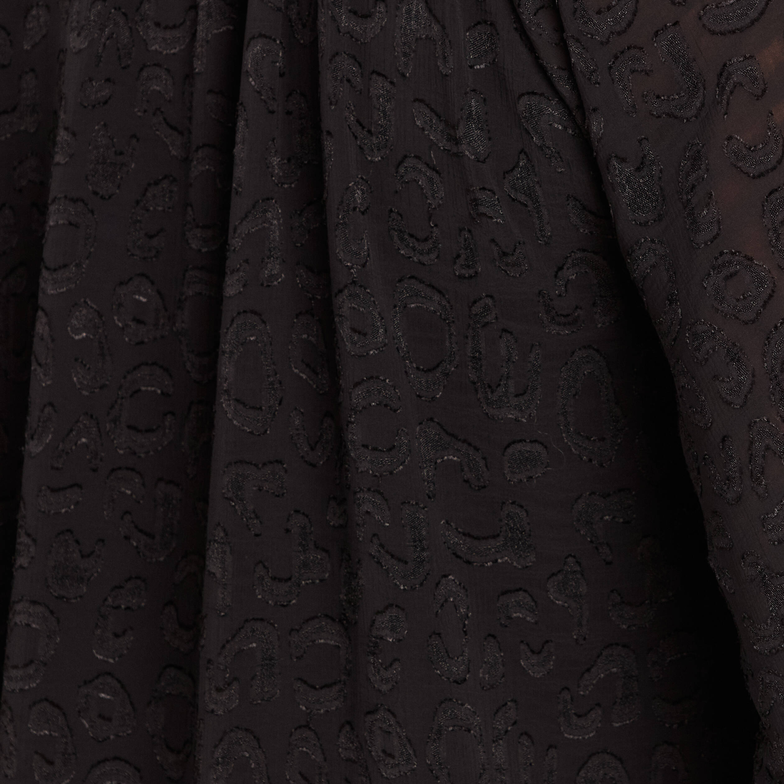 Robe courte &eacute;vas&eacute;e col v manches longues noir femme