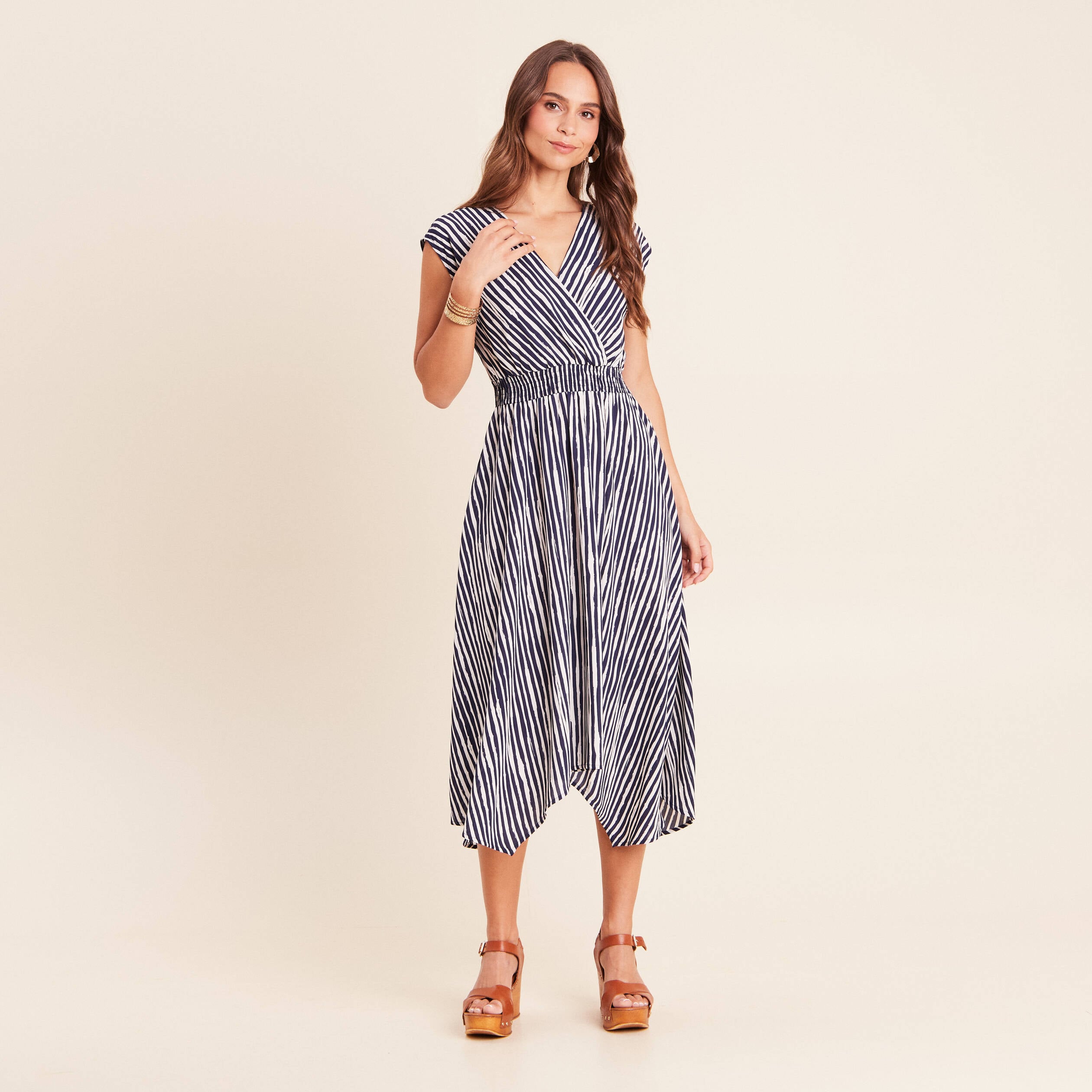 Robe &eacute;vas&eacute;e 3/4 sans manches col v blanc femme