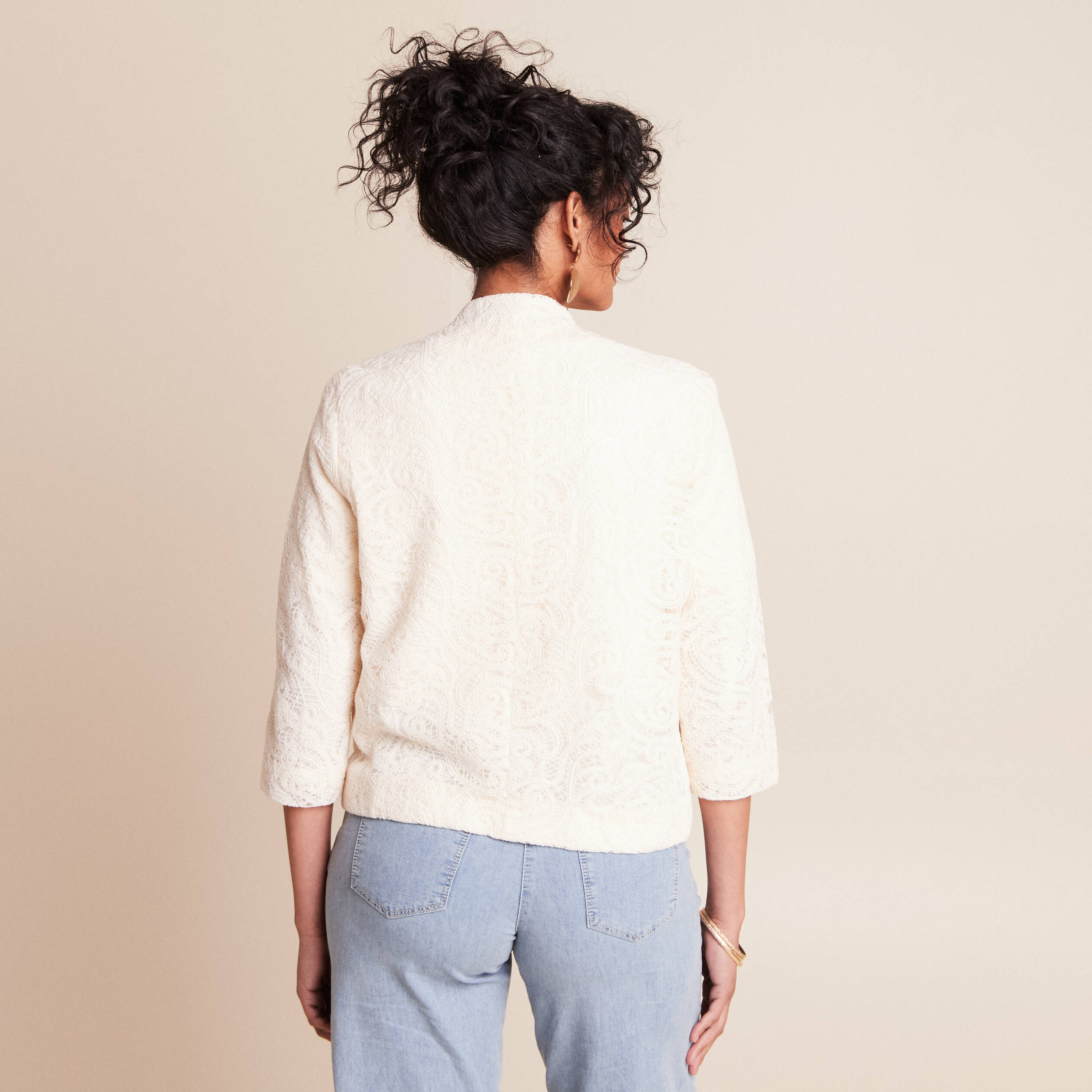 Veste brod&eacute;e bas resserr&eacute; manches 3/4 ecru femme