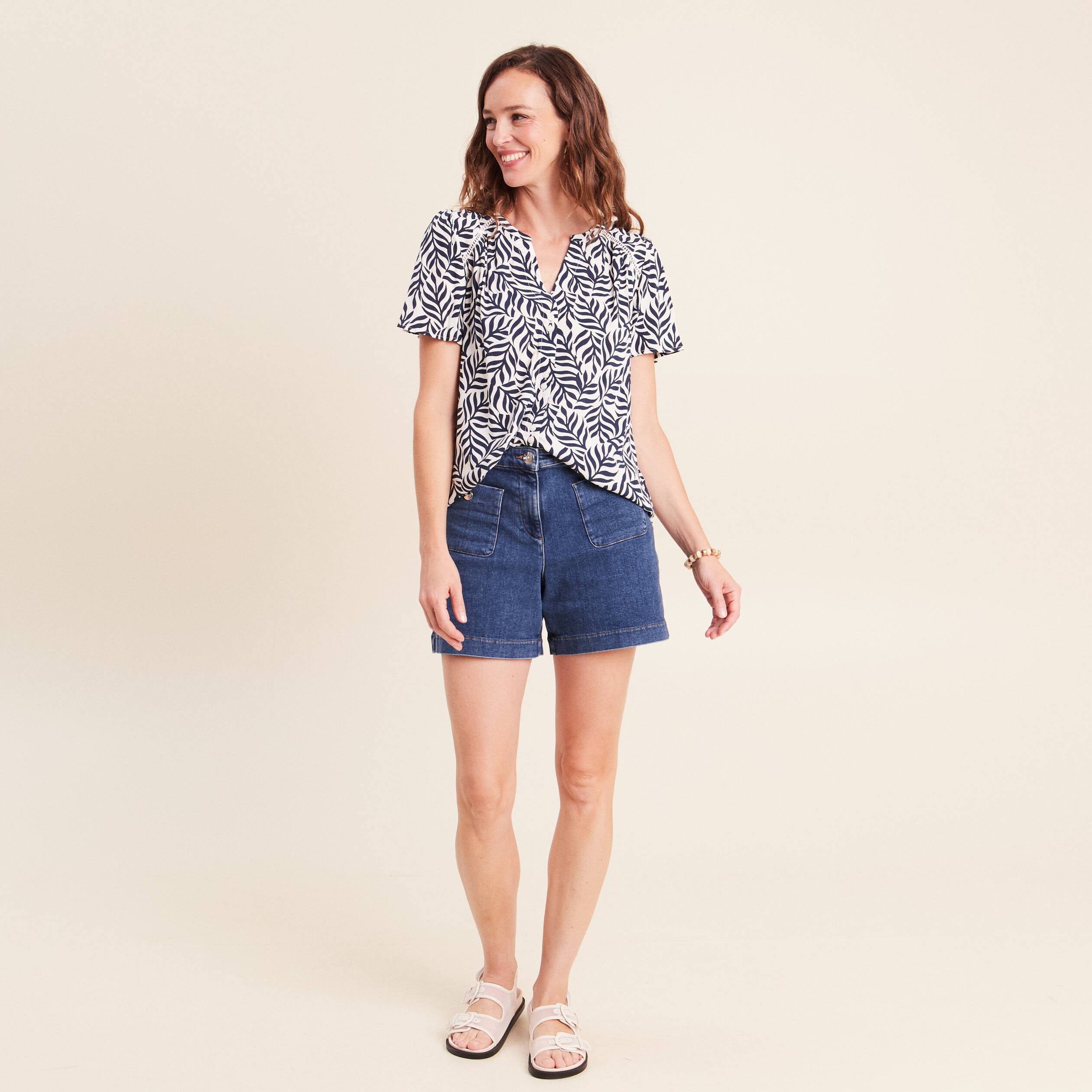 Blouse col v manches courtes fluide bleu femme