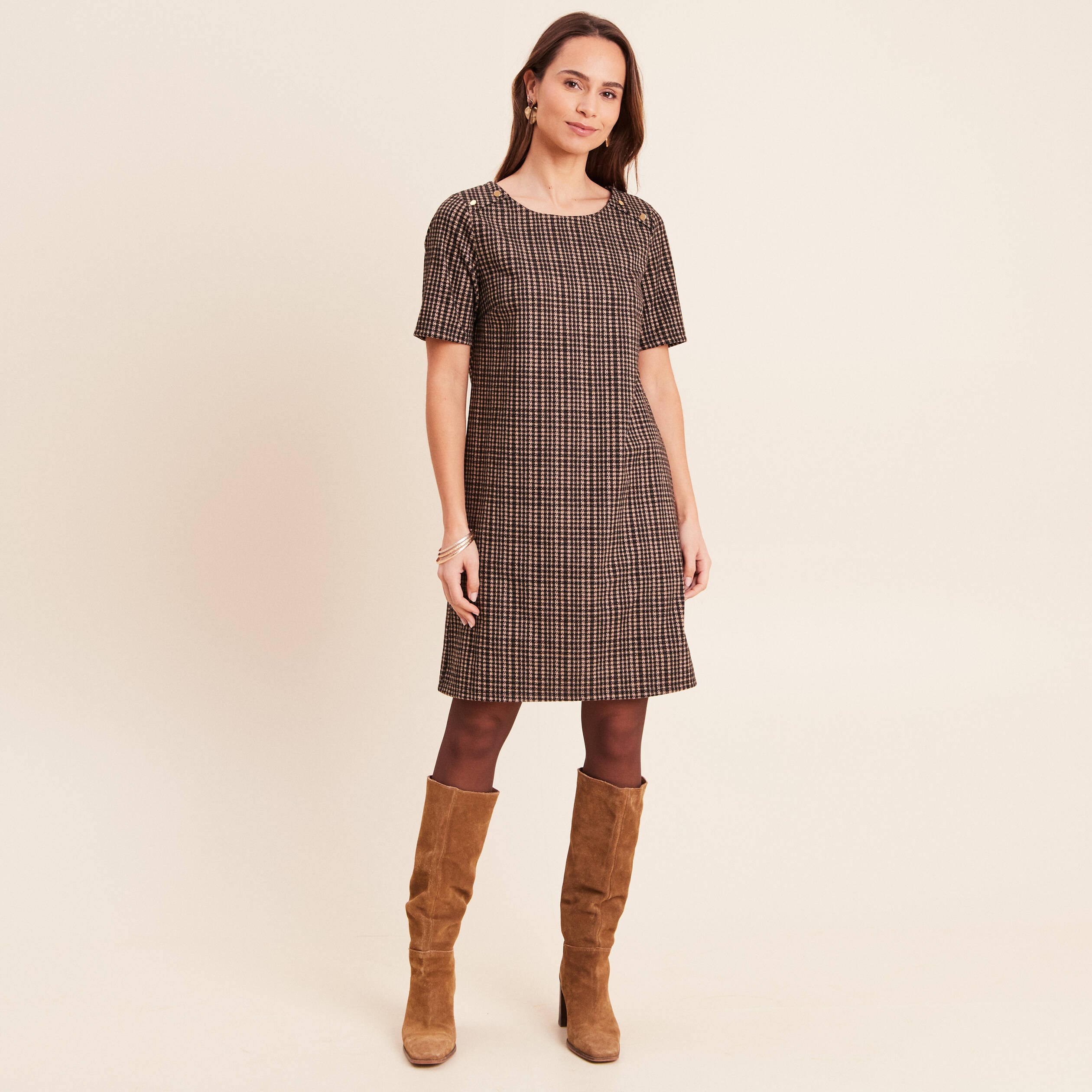 Robe droite courte en maille col rond noir femme