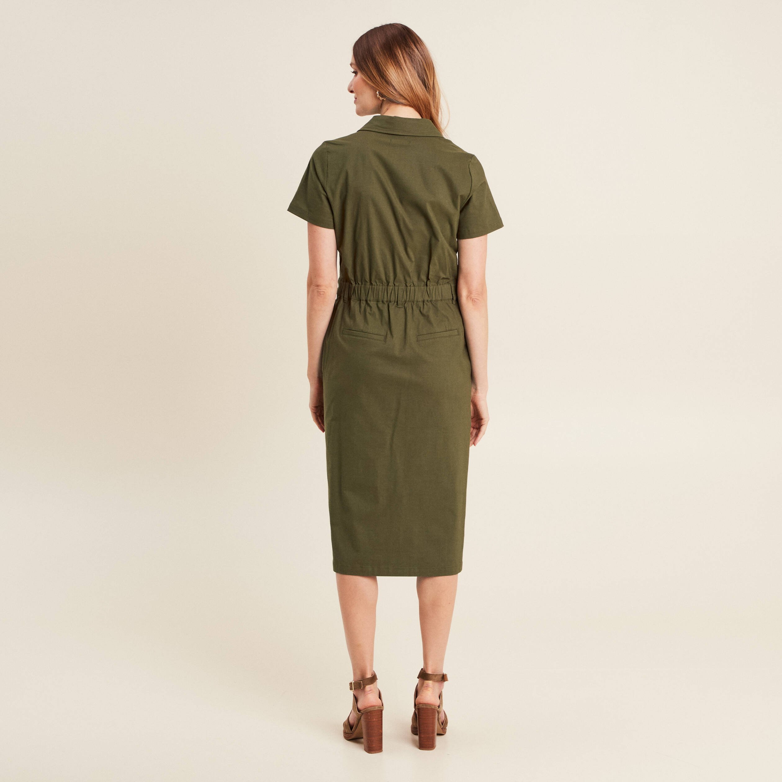 robe ajustee manches courtes vert olive femme Robe ajustée manches courtes vert olive femme