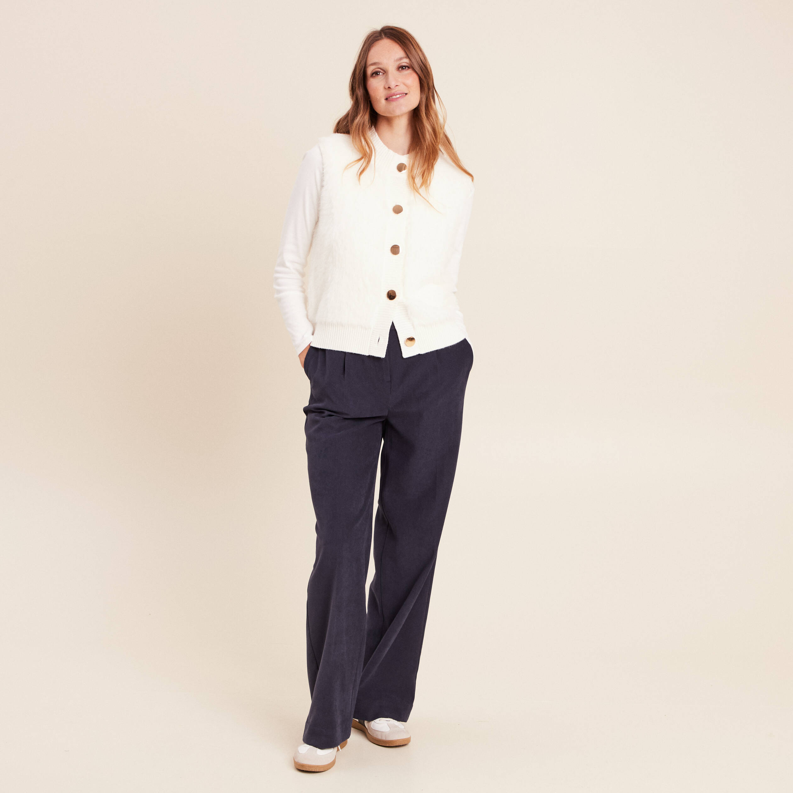 Gilet sans manches duveteux ecru femme