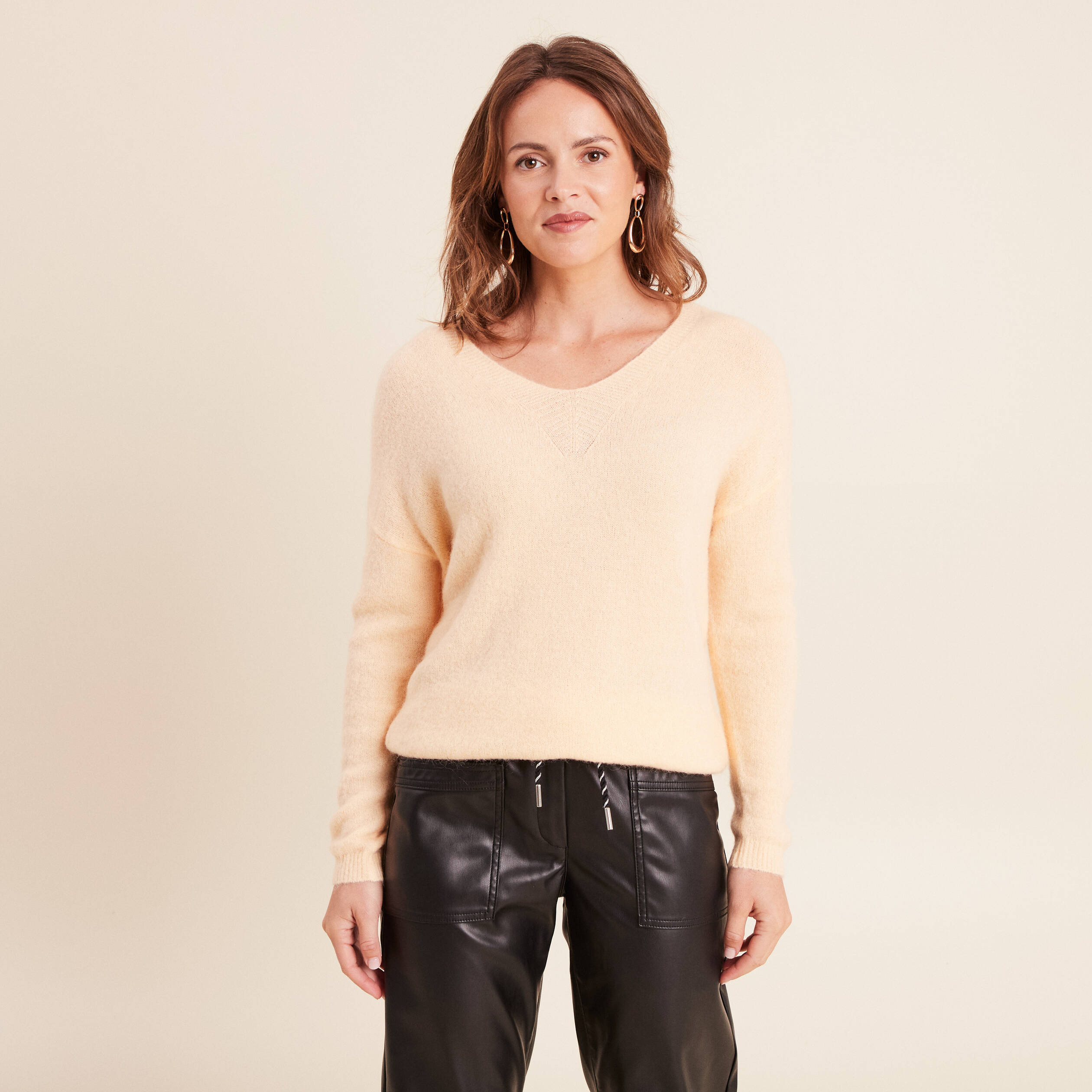 Pull col v orange abricot femme