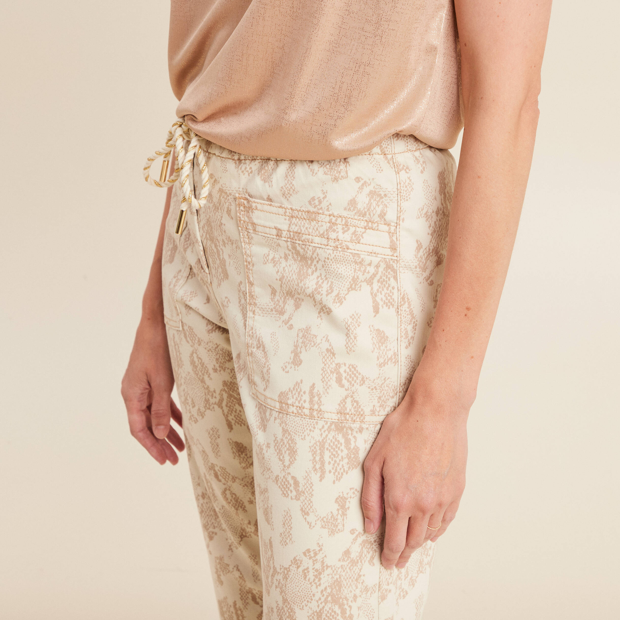 Pantalon coupe mom 7/8&egrave;me beige femme