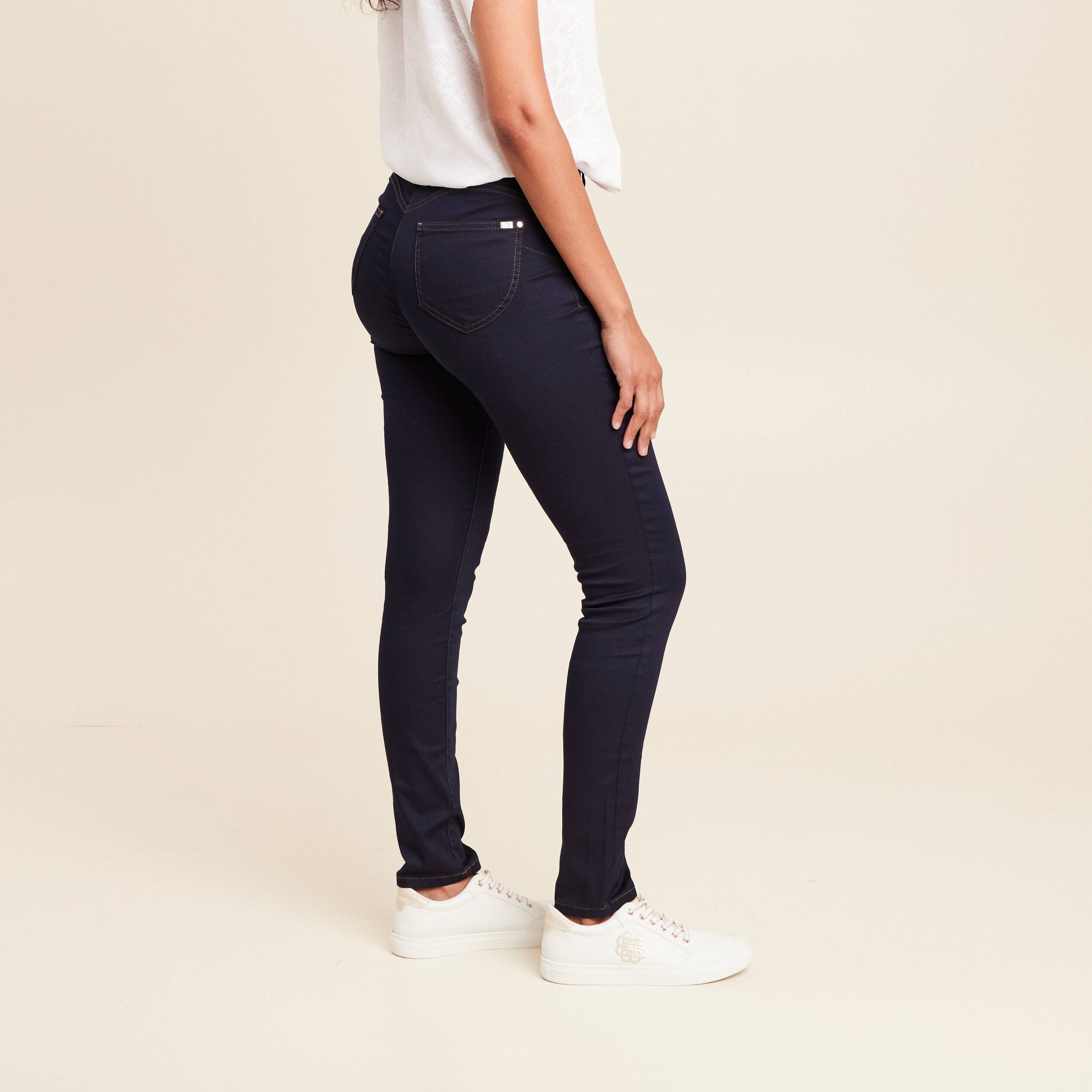 Jean magique Le L&eacute;ger coupe ajust&eacute;e long denim brut femme