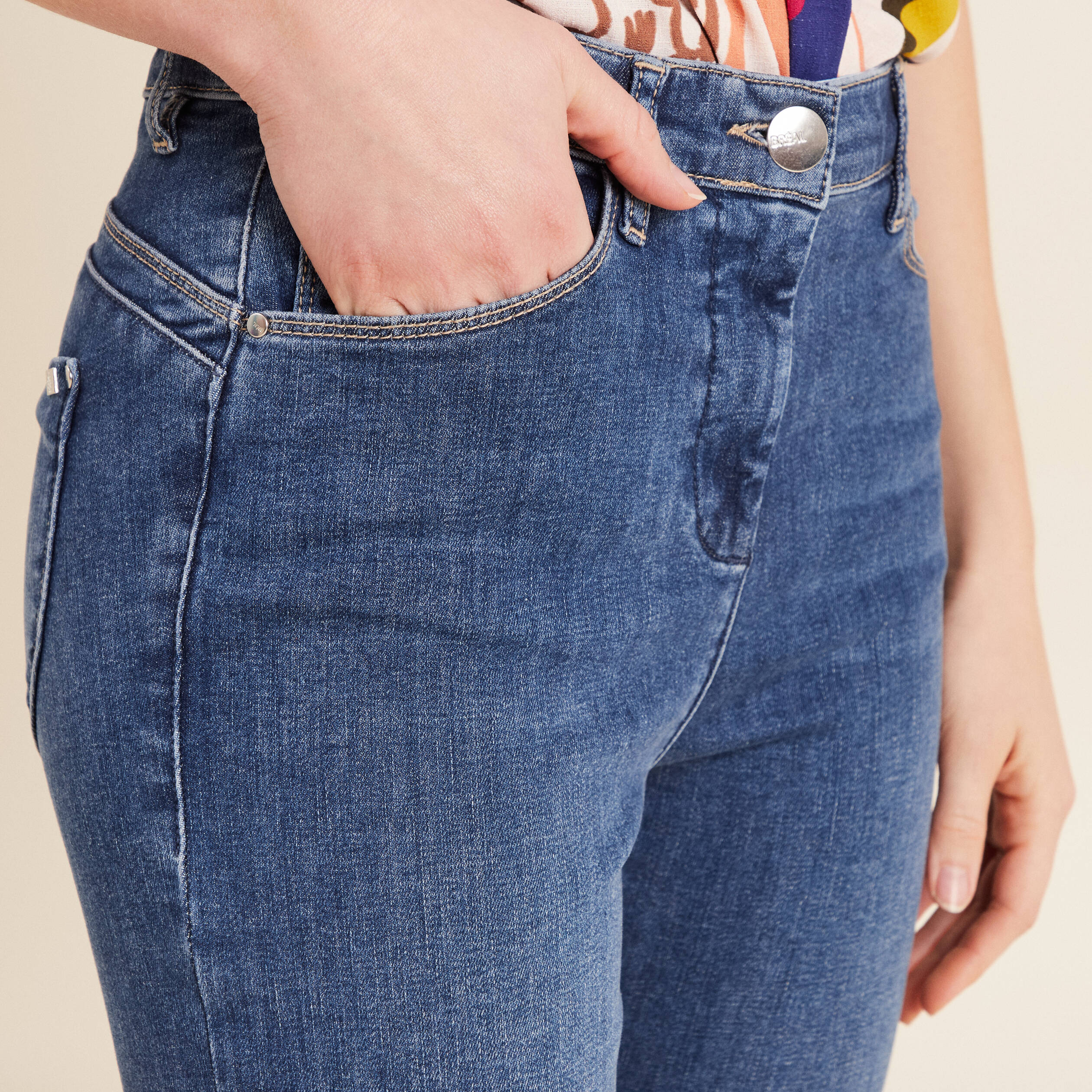 Pantacourt magique L'Unique ajust&eacute; denim double stone femme