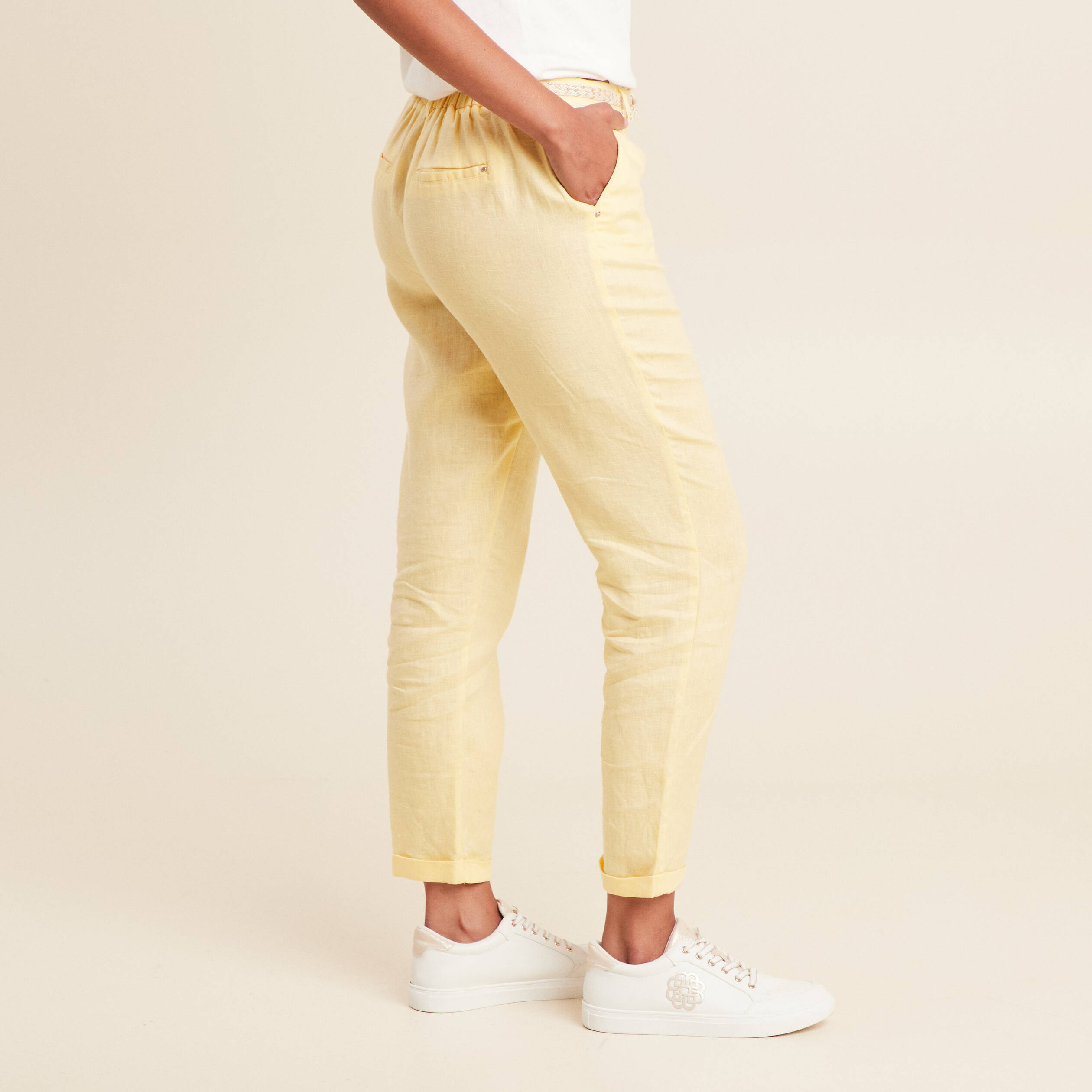 Pantalon flou ceinturé jaune clair femme