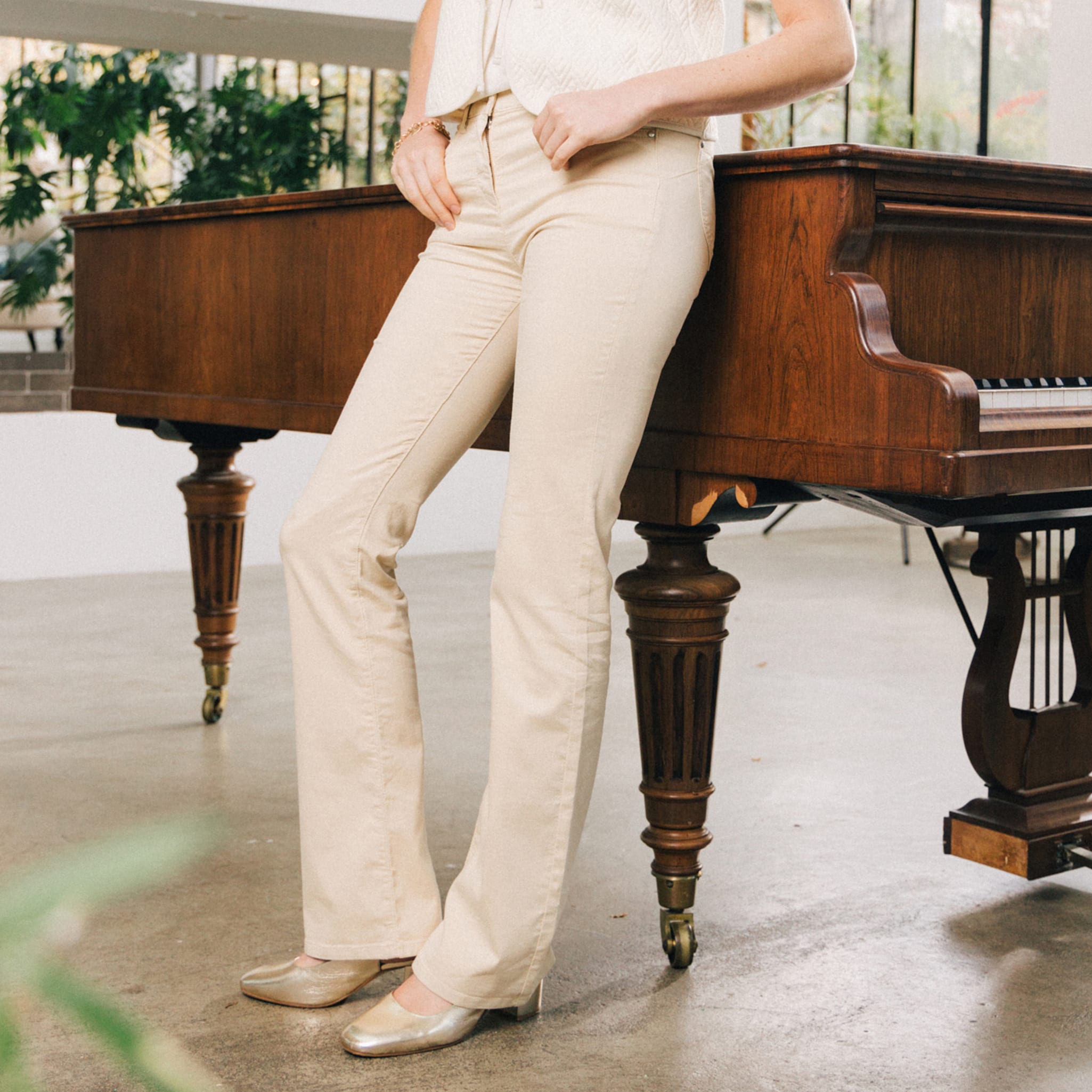 Pantalon l&eacute;ger bootcut taille bascul&eacute;e ivoire femme