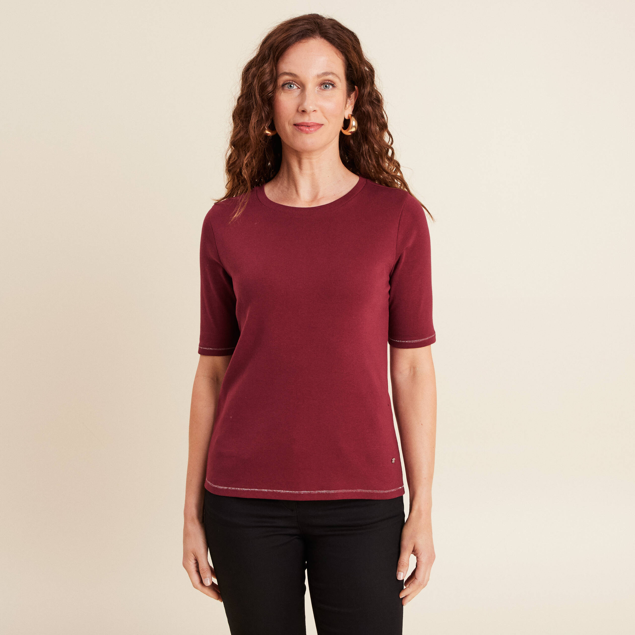 T-shirt ajust&eacute; col rond manches coudes bordeaux femme