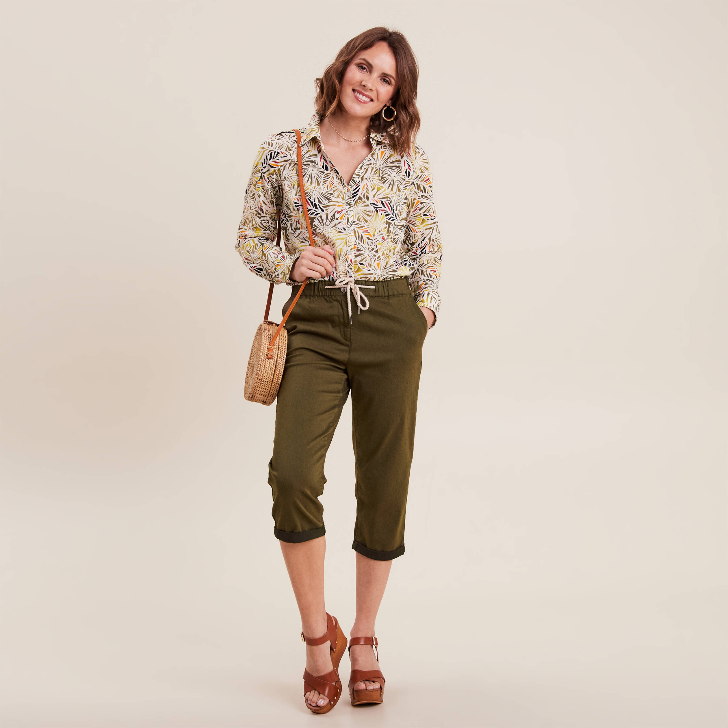 pantacourt large taille haute vert olive femme Pantacourt large taille haute vert olive femme