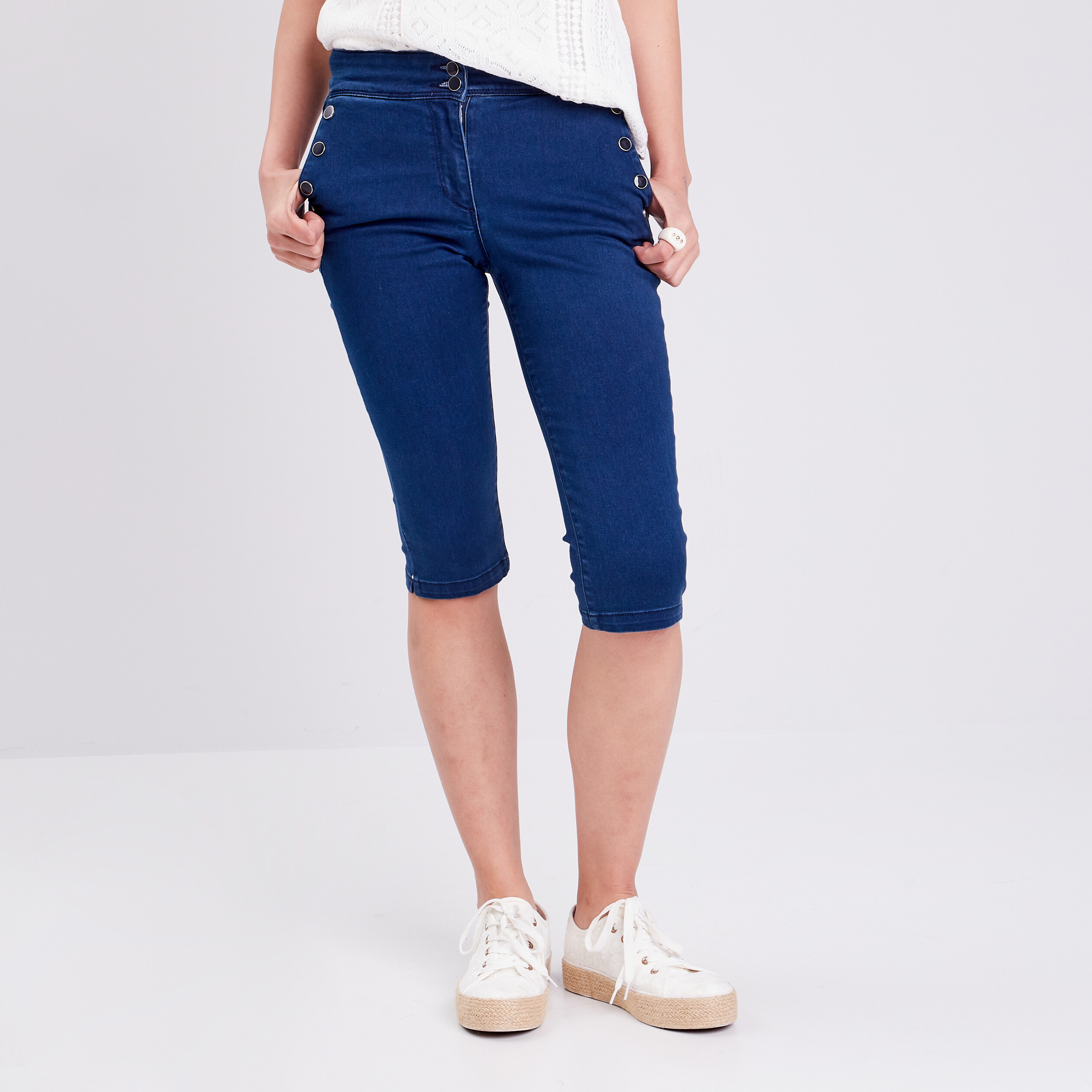 pantacourt ajuste en jean denim brut femme Pantacourt ajusté en jean denim brut femme