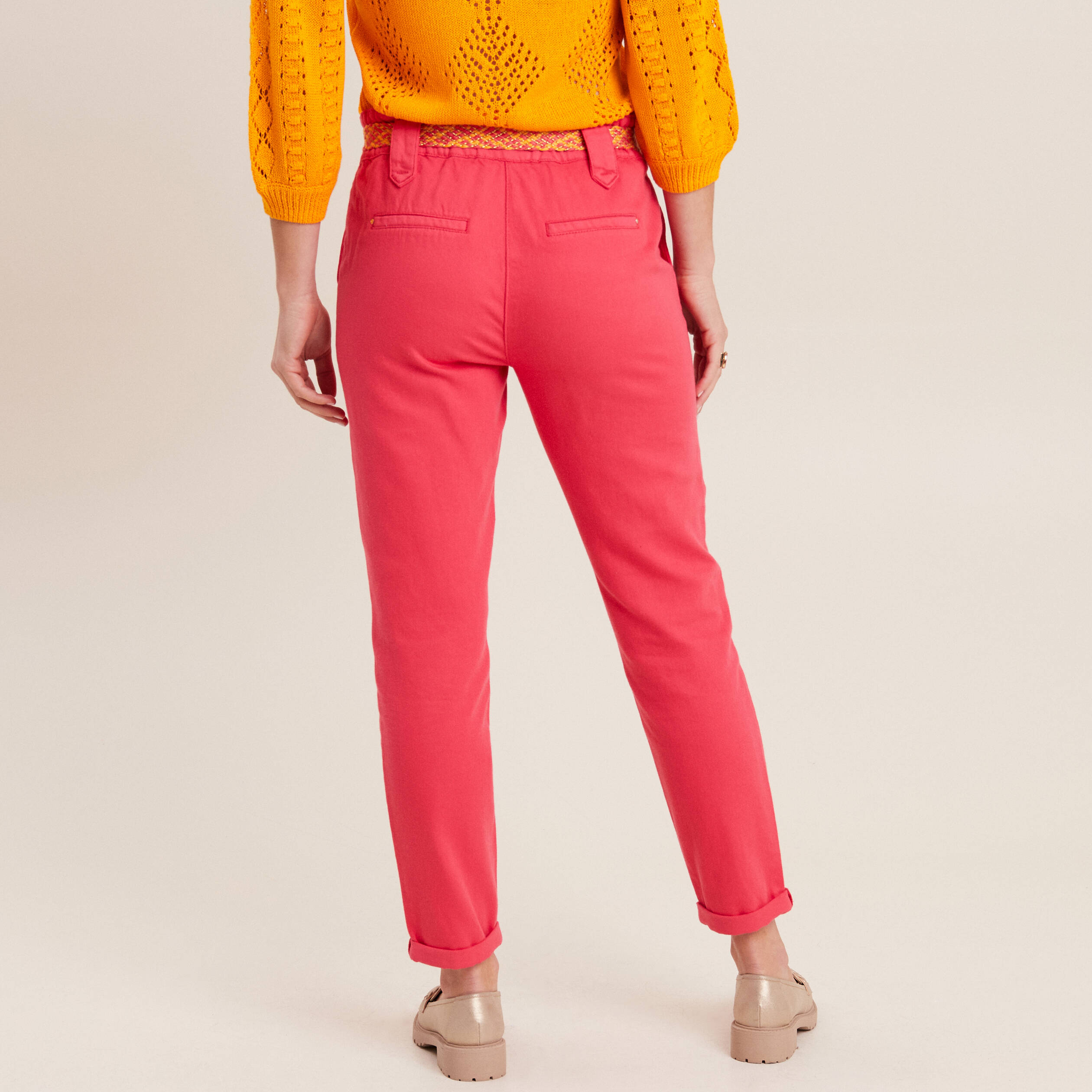 Pantalon carotte ceintur&eacute; rose cerise femme
