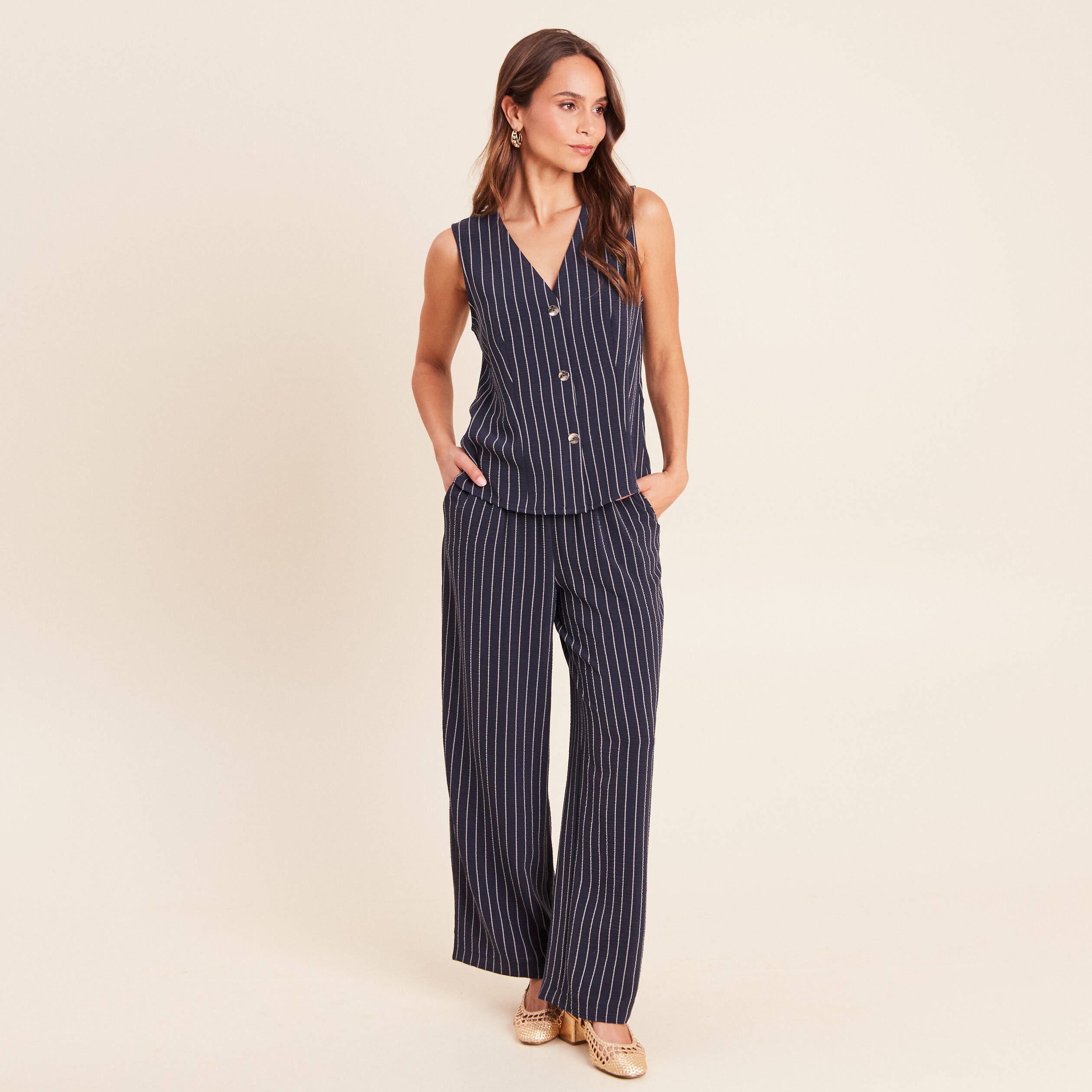 Gilet droit court sans manches col V bleu fonc&eacute; femme
