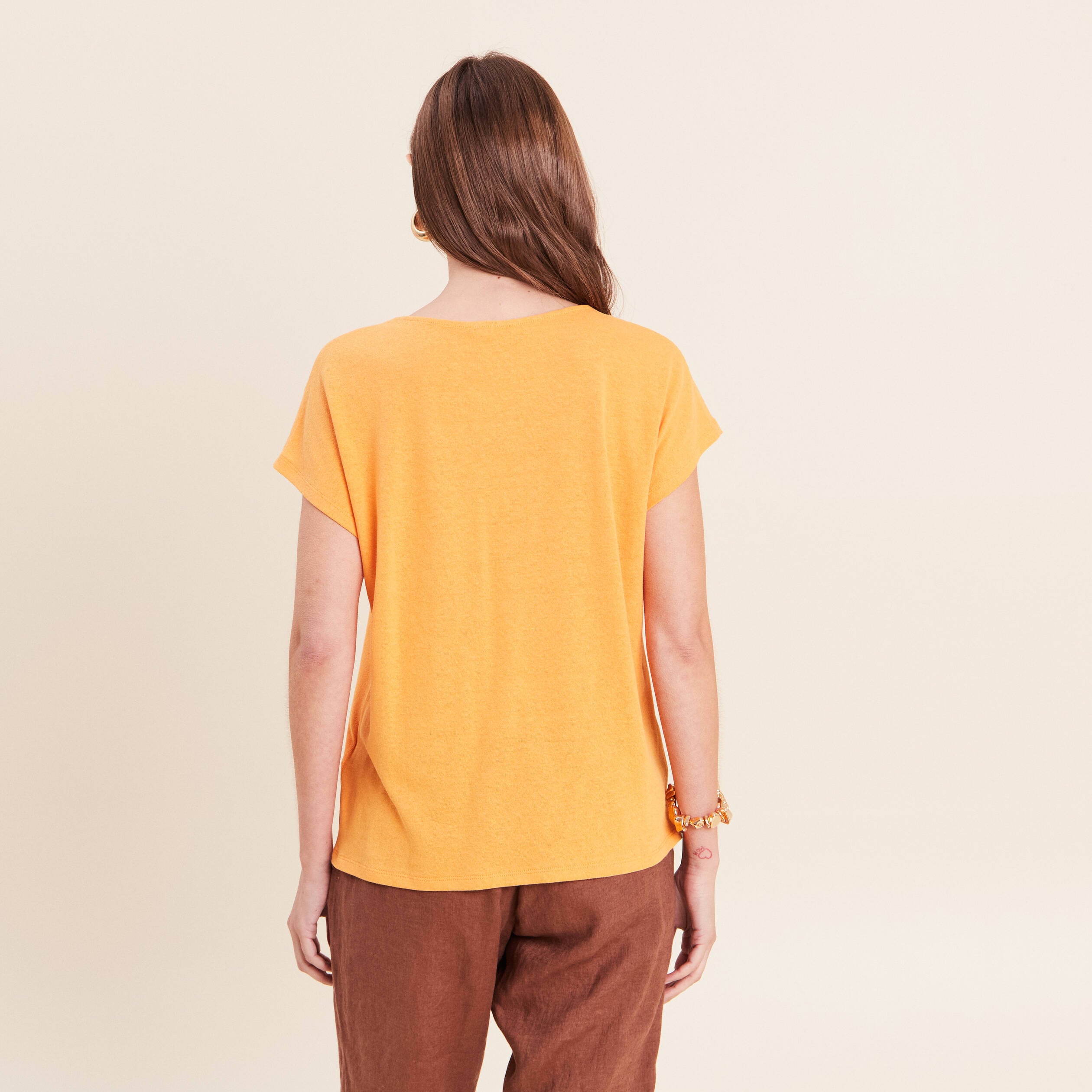 T-shirt col v manches courtes aspect lin orange clair femme