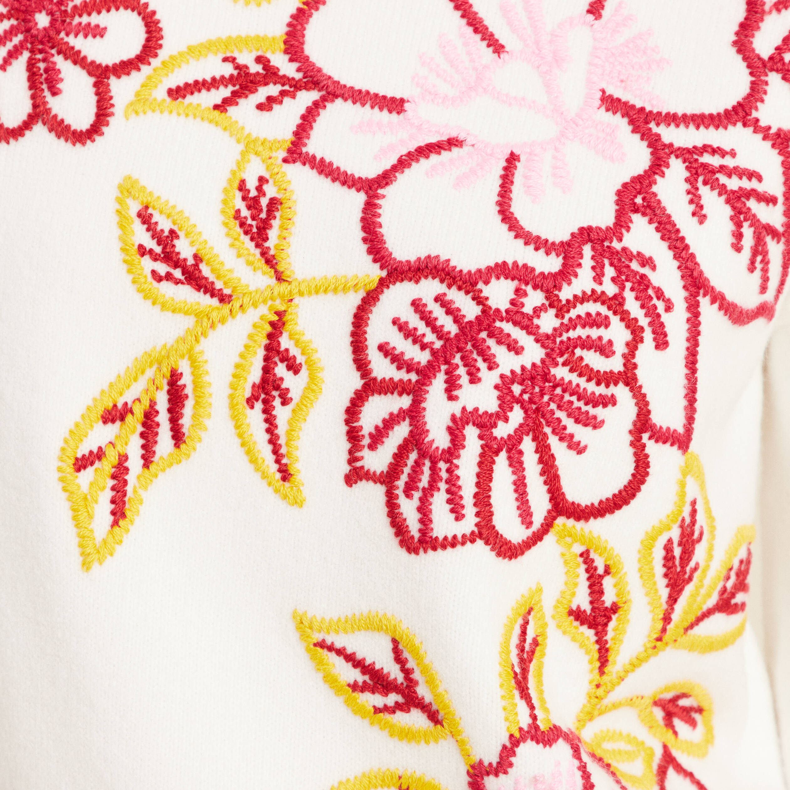 Pull brod&eacute; col rond manches longues rose framboise femme
