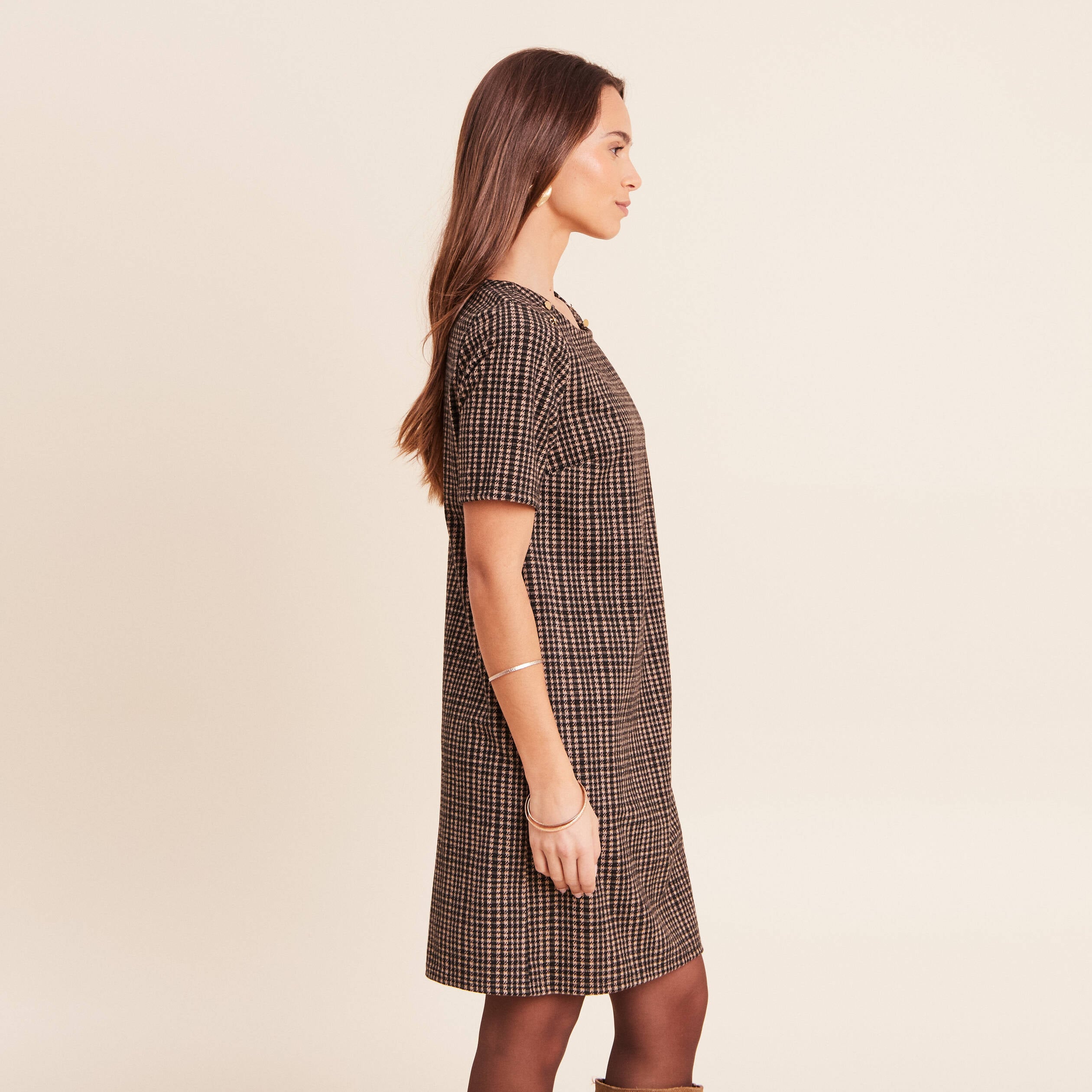 Robe droite courte en maille col rond noir femme