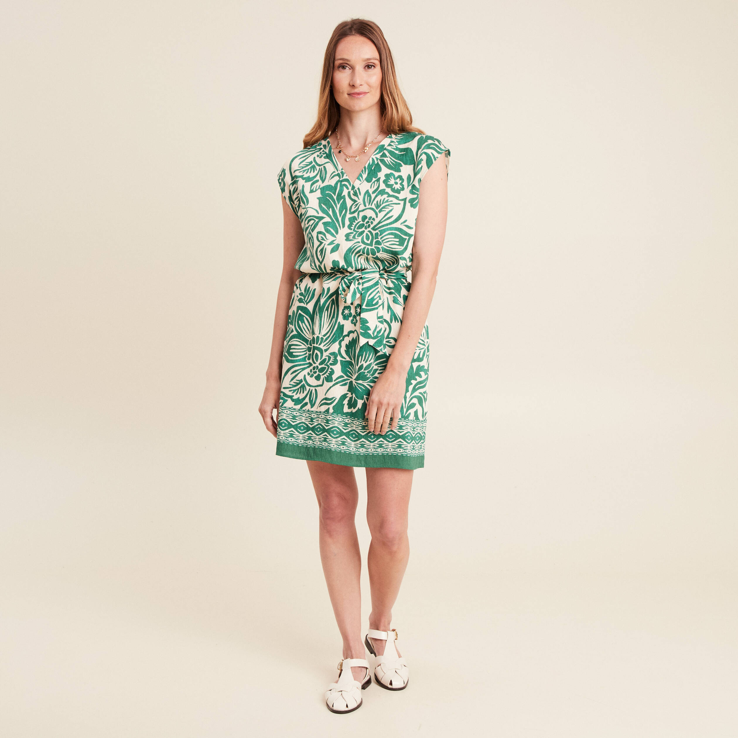 Robe droite courte col V manches courtes ecru femme