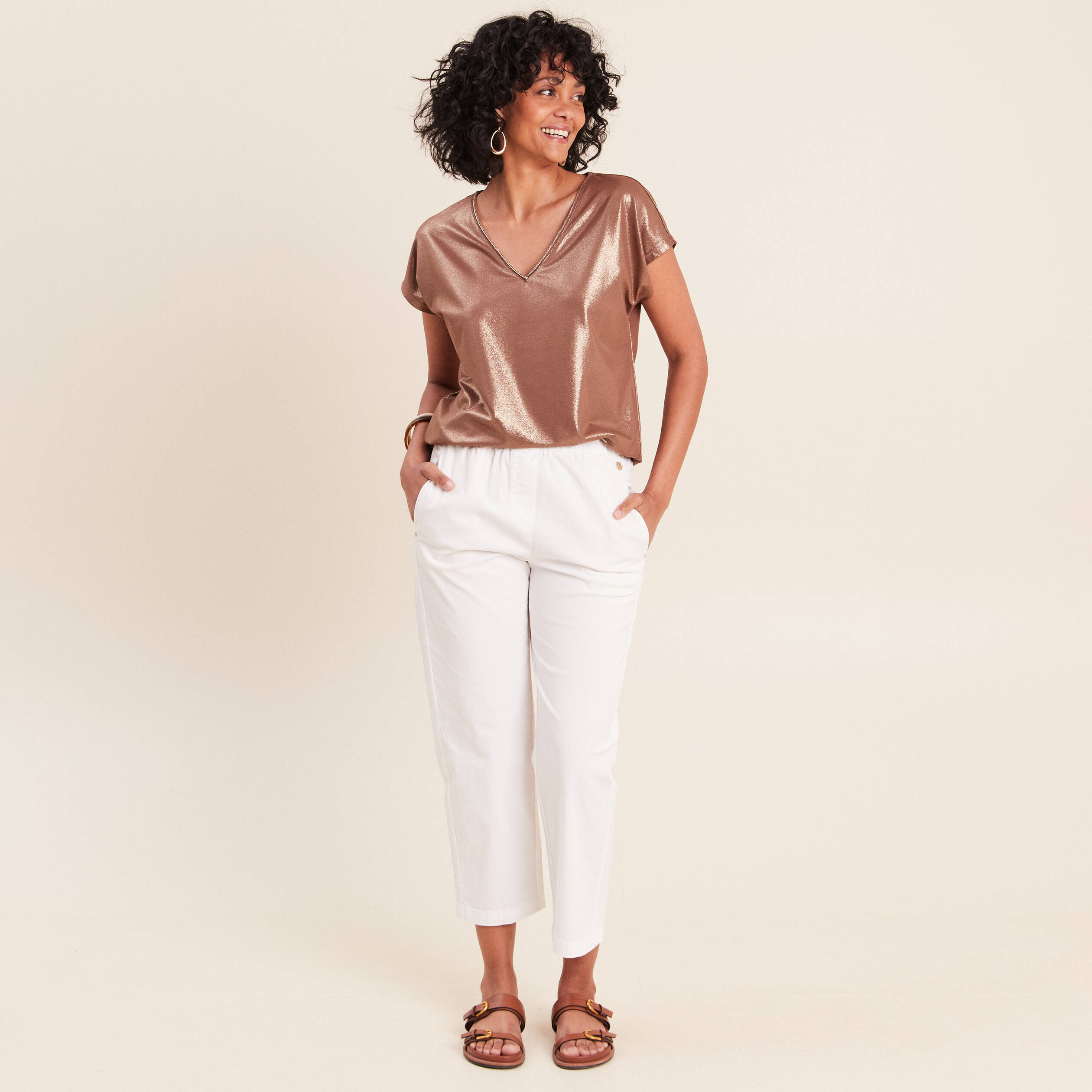 T-shirt col V manches courtes marron femme