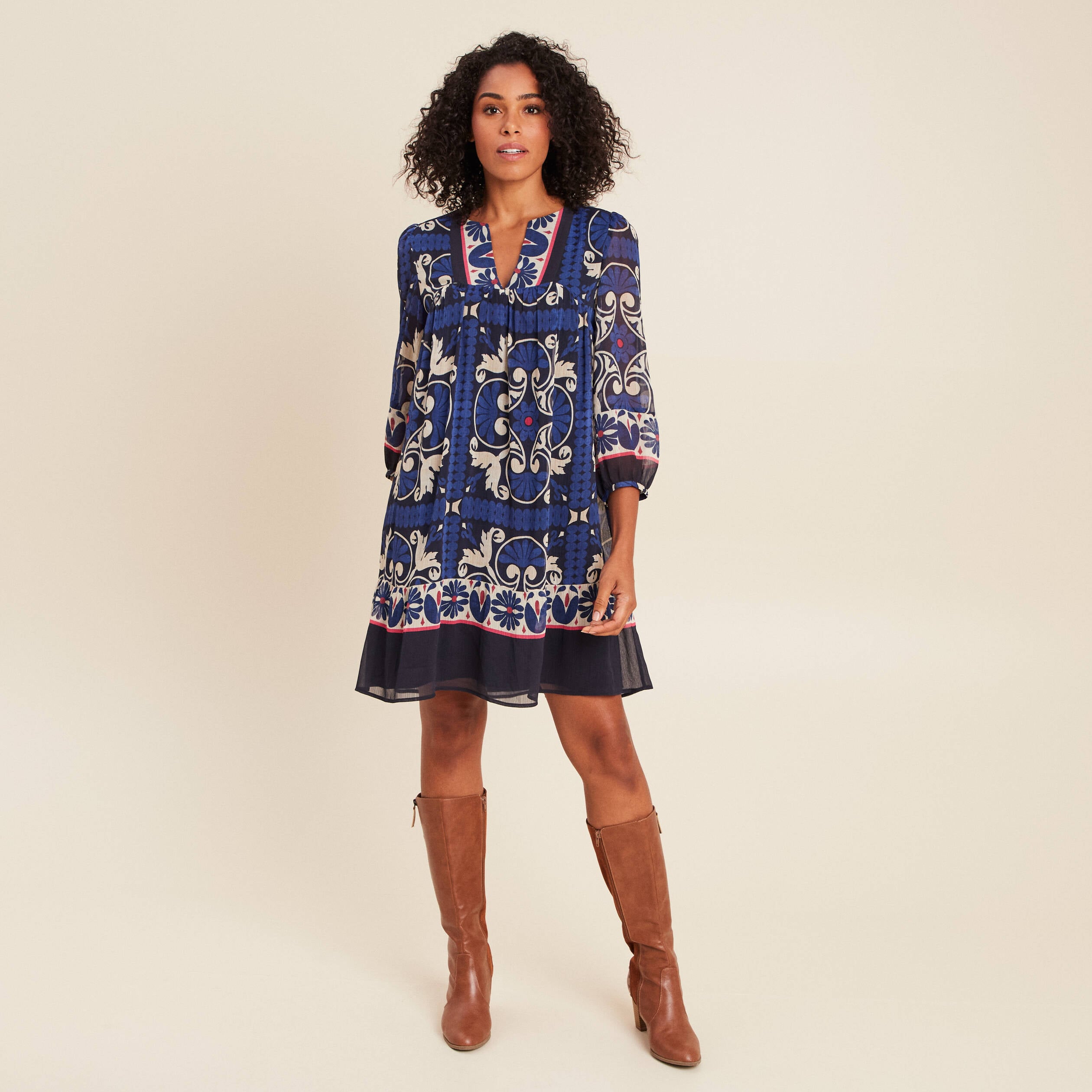Robe courte &eacute;vas&eacute;e col tunisien bleu femme