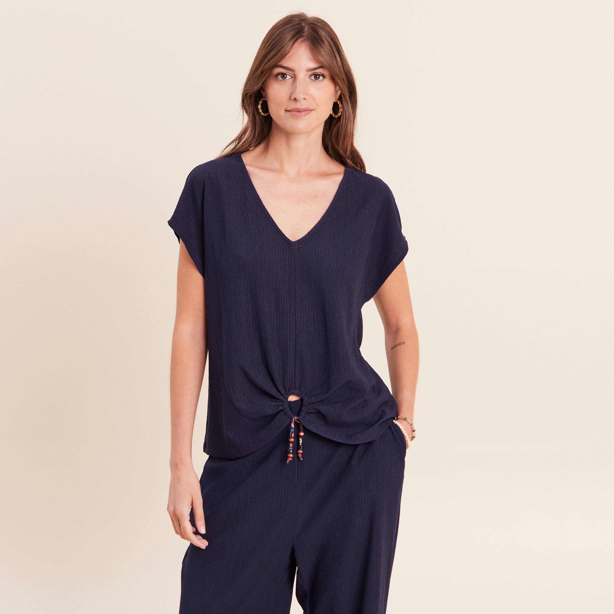 T-shirt bas resserr&eacute; manches courtes bleu marine femme