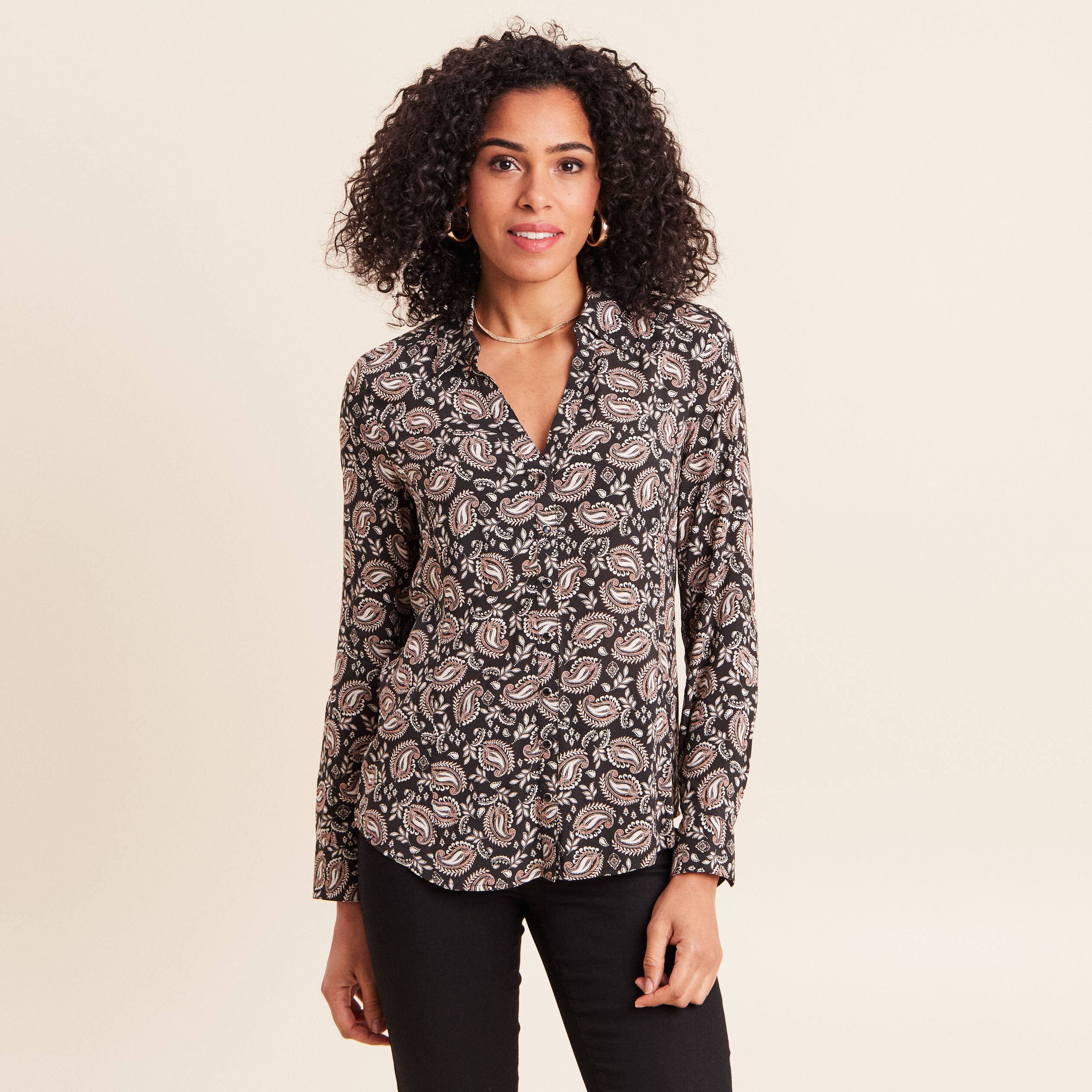 Chemise cintr&eacute;e manches longues fluide noir femme
