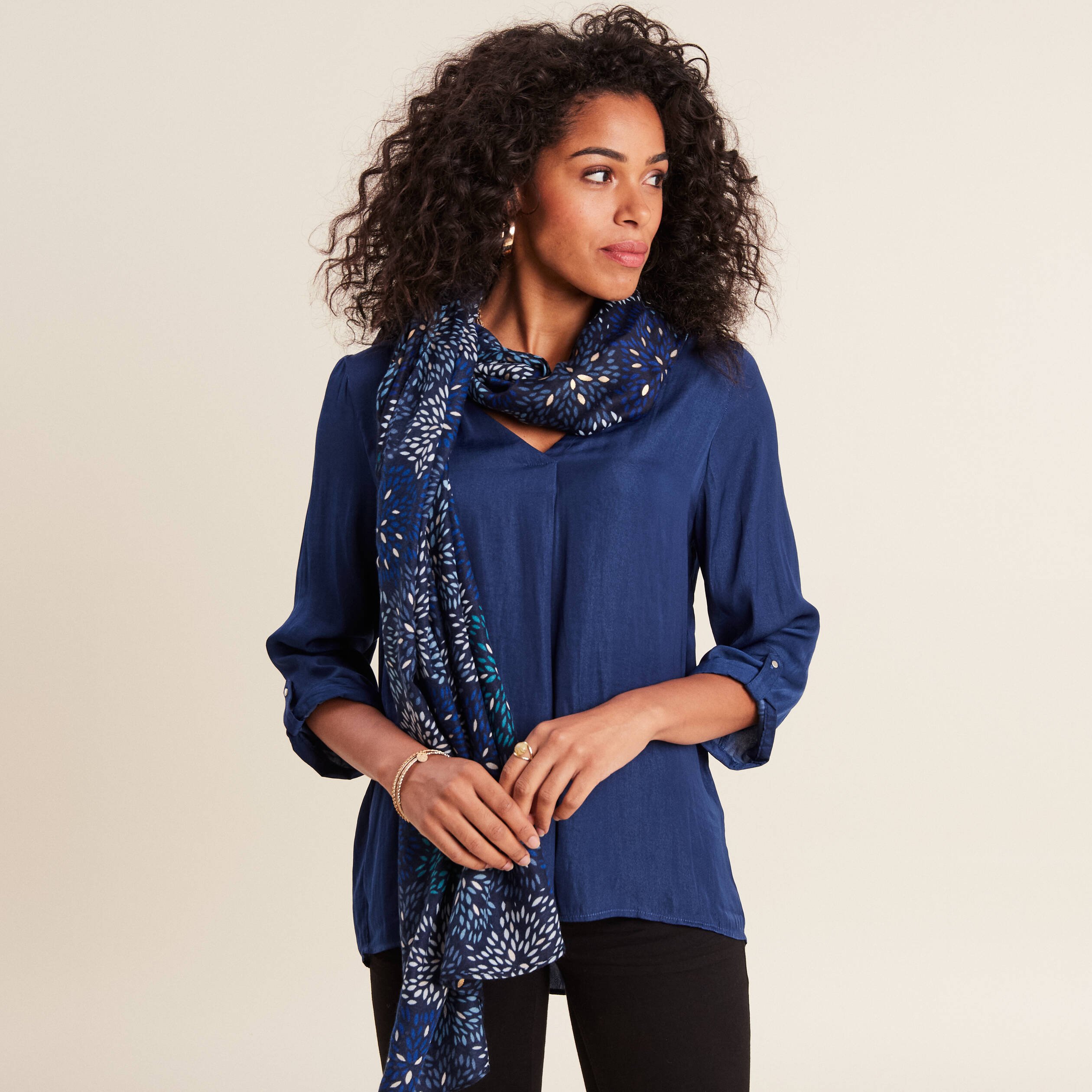 foulard bleu fonce femme Foulard bleu foncé femme