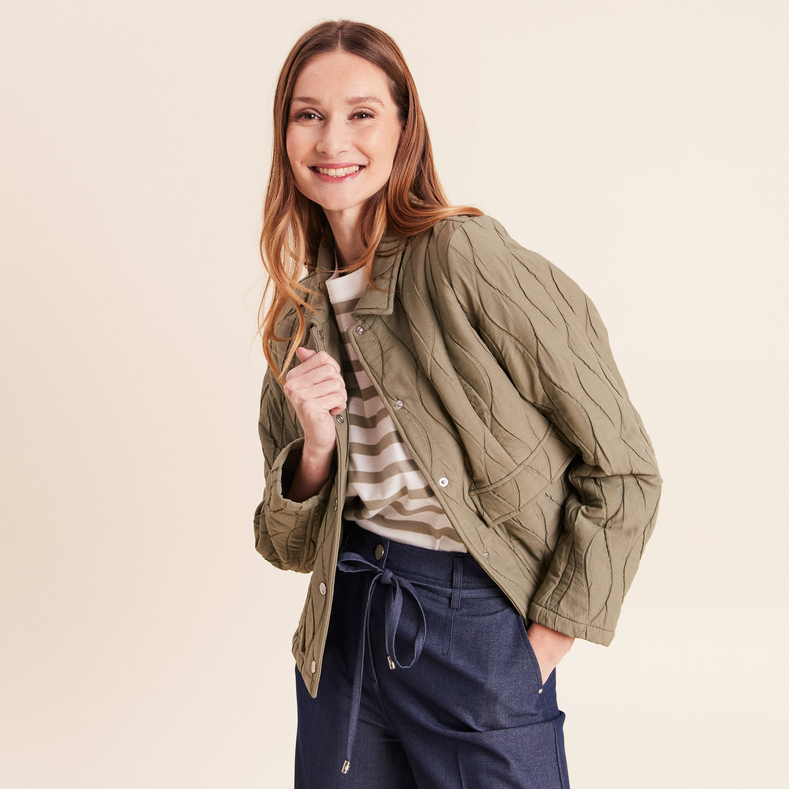 Veste courte droite manches longues vert kaki femme