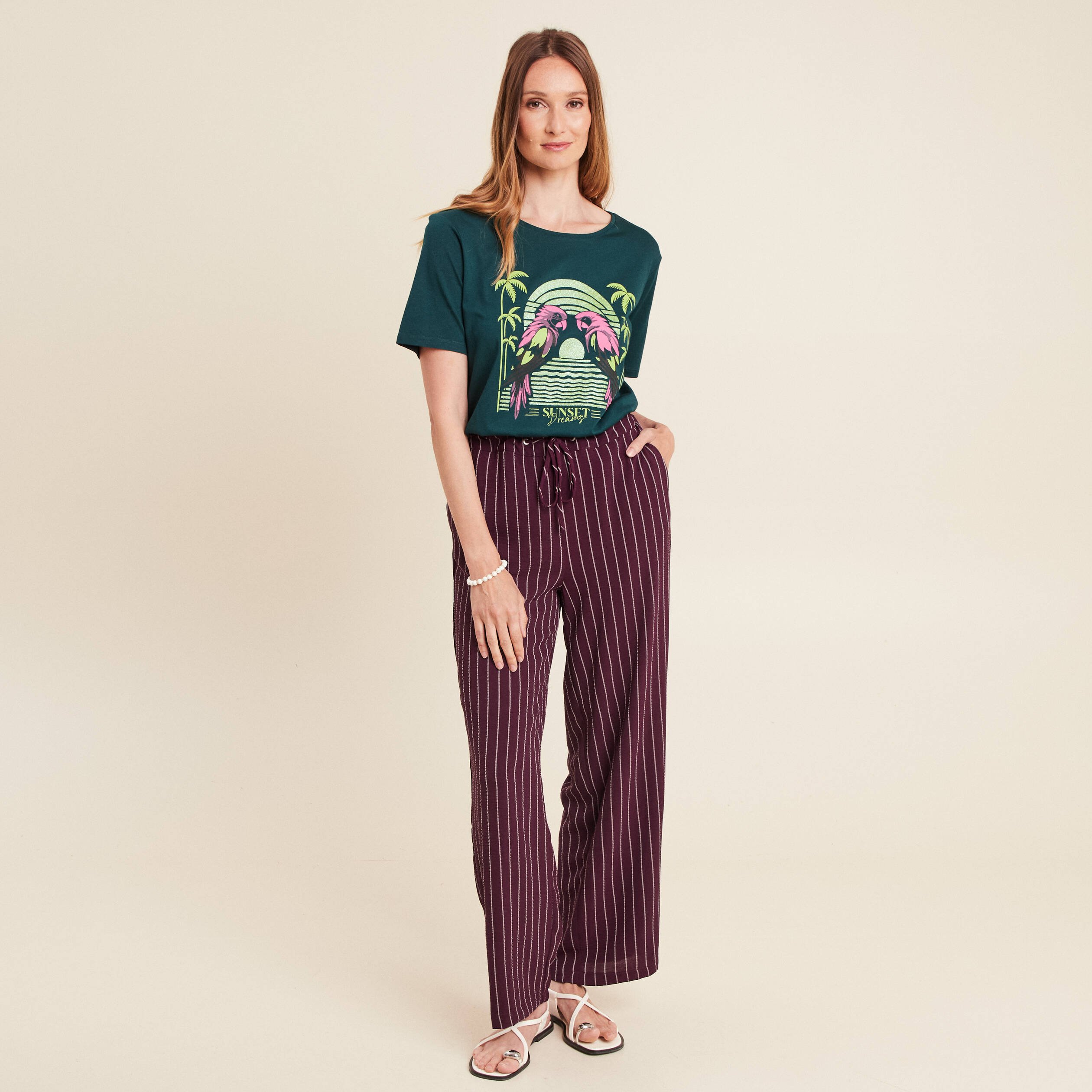 t shirt droit col rond manches courtes vert fonce femme T-shirt droit col rond manches courtes vert foncé femme
