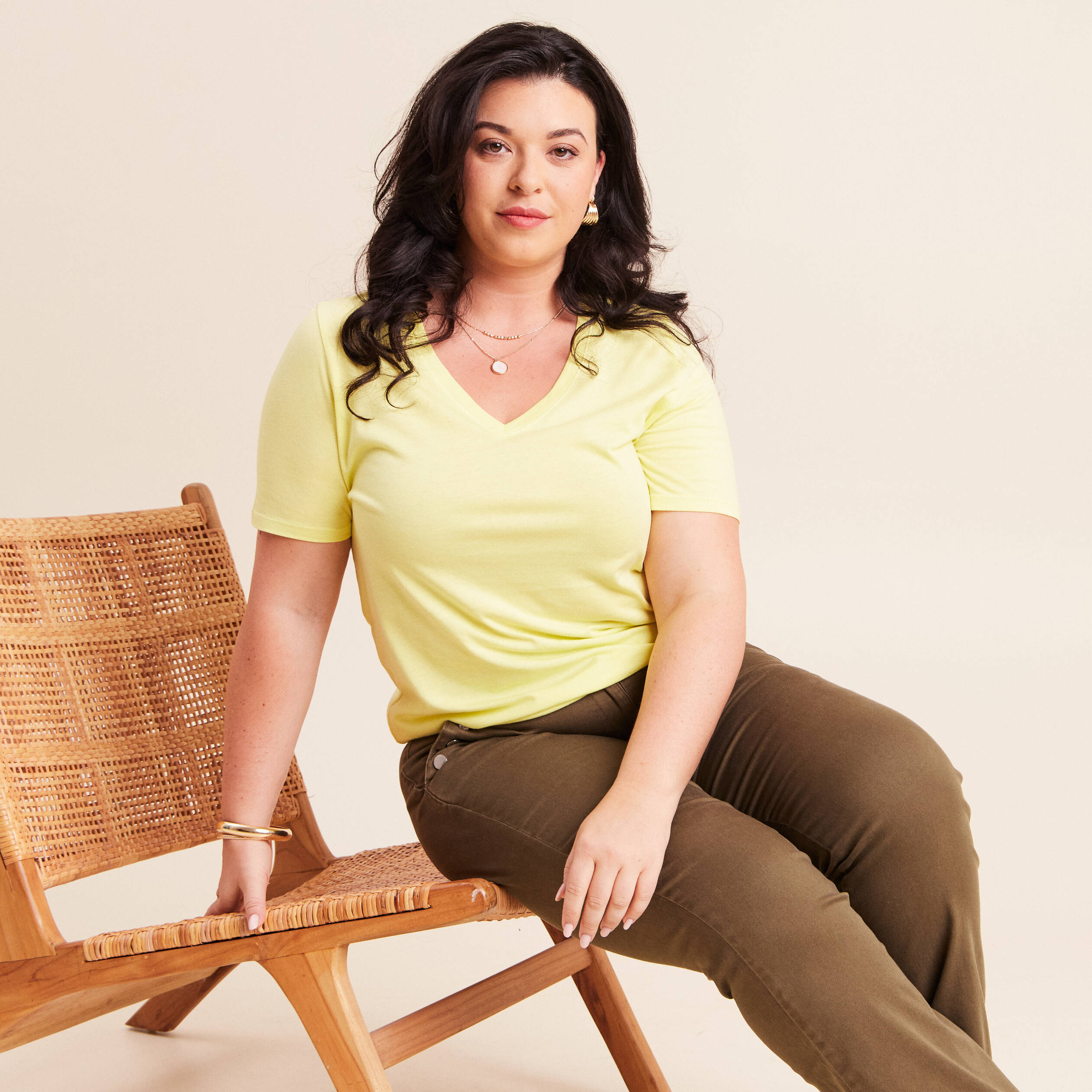 T-shirt col v manches courtes jaune clair femme