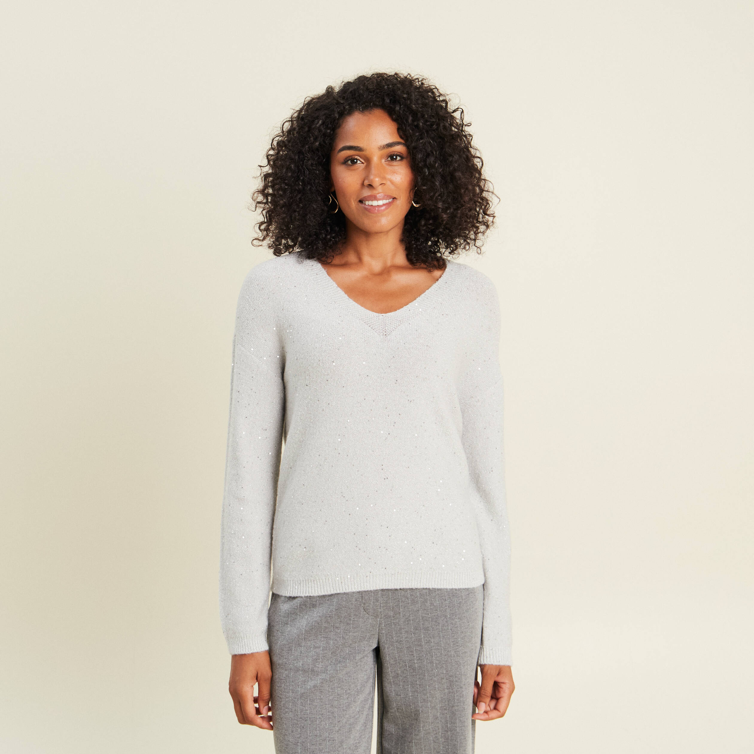 Pull col v manches longues &agrave; sequins gris clair femme
