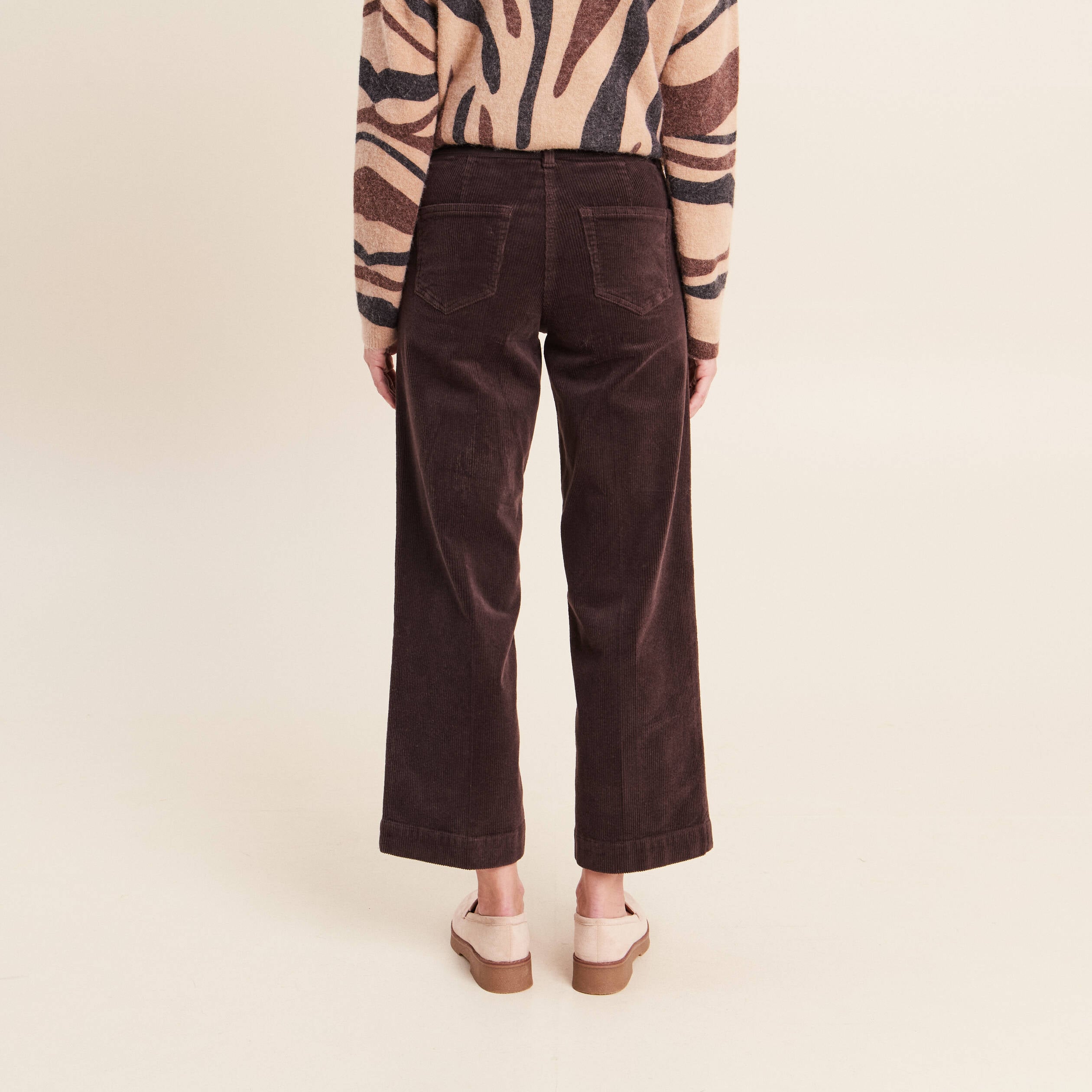 Pantalon large velours c&ocirc;tel&eacute; marron fonc&eacute; femme