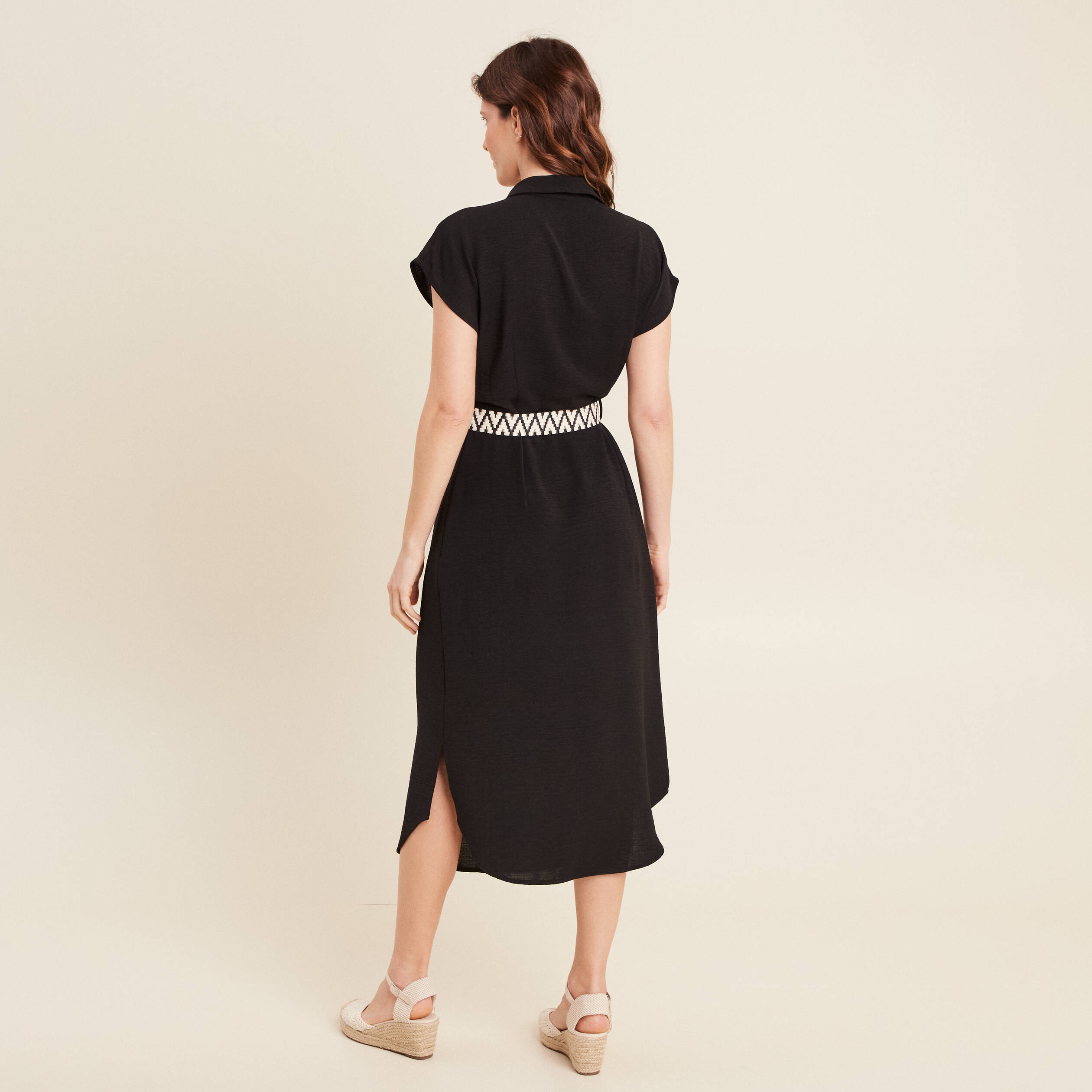 Robe chemise droite ceintur&eacute;e noir femme